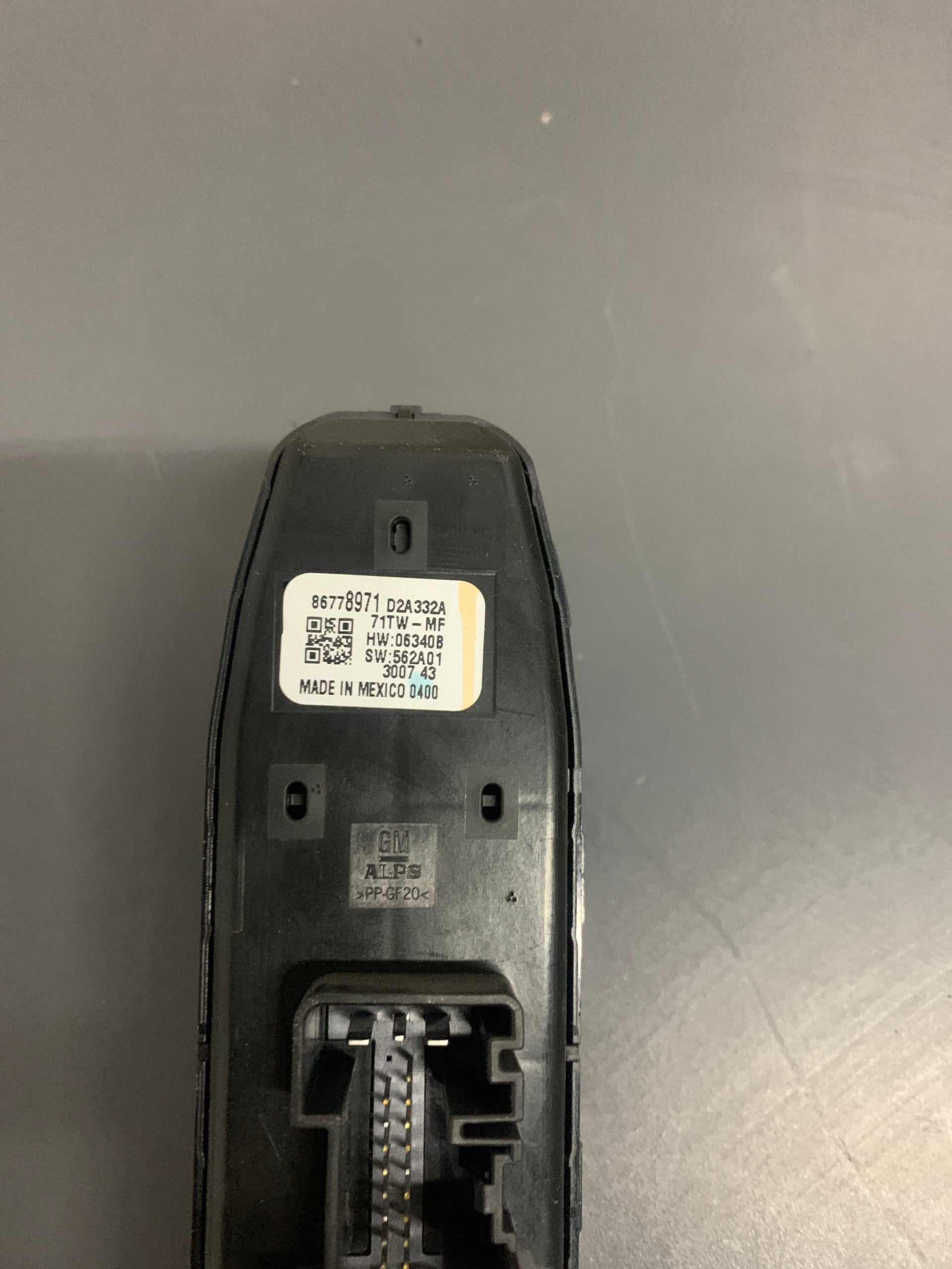 2022 - 2025 GMC SIERRA 1500 / 1500 LIMITED CHEVY SILVERADO 1500 PASSENGER SIDE WINDOW REGULATOR SWITCH 86778971