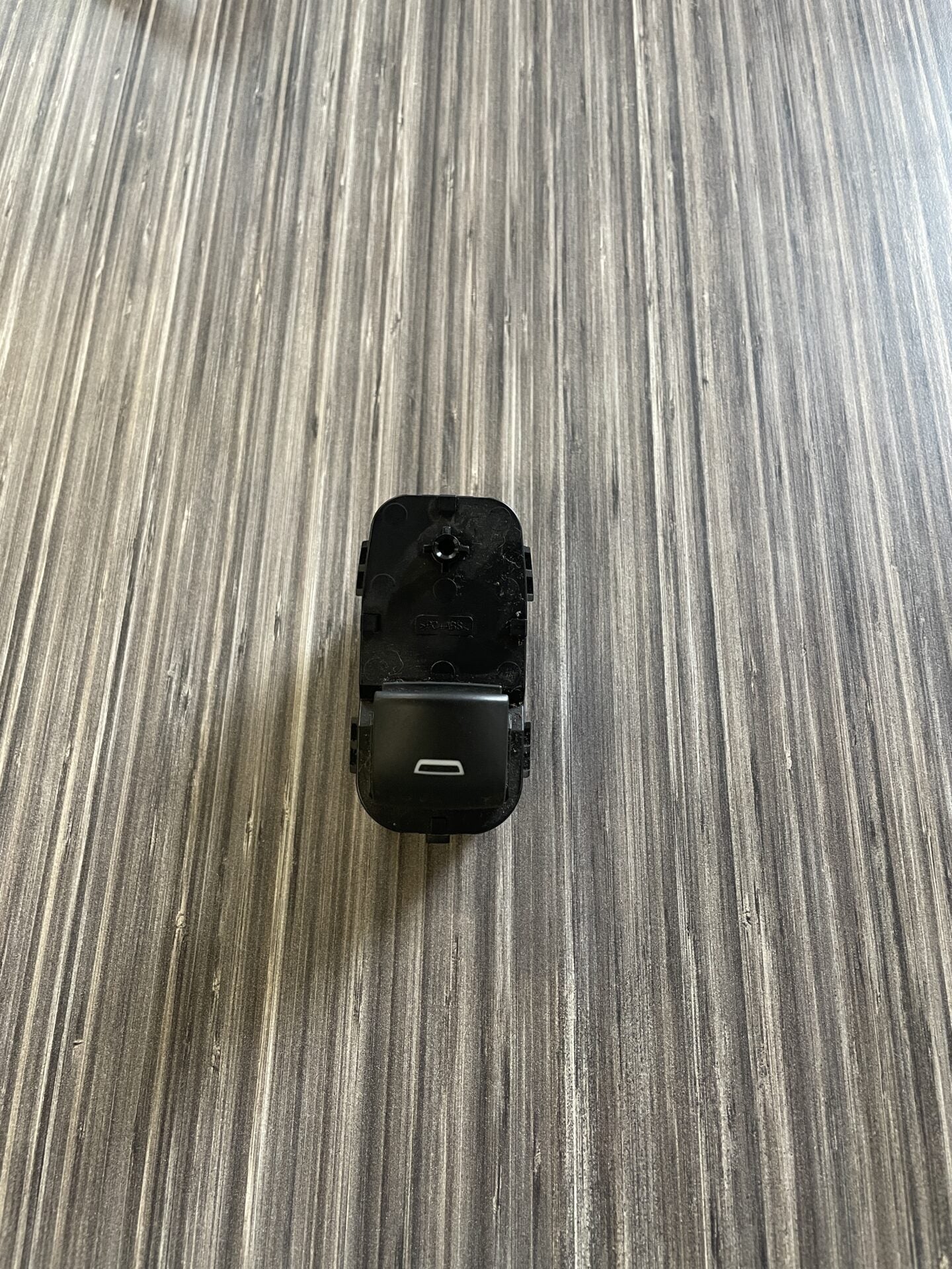 2016 - 2024 GMC ACADIA / CHEVY MALIBU / BUICK ENCLAVE WINDOW SWITCH 84513466