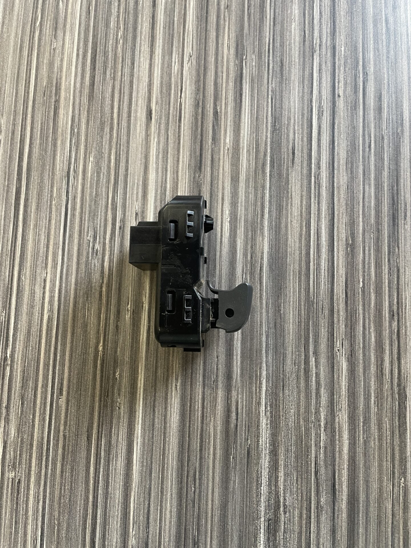 2022 - 2024 GMC SIERRA 1500 / 2500 / 3500 WINDOW REGULATOR SWITCH 84759545