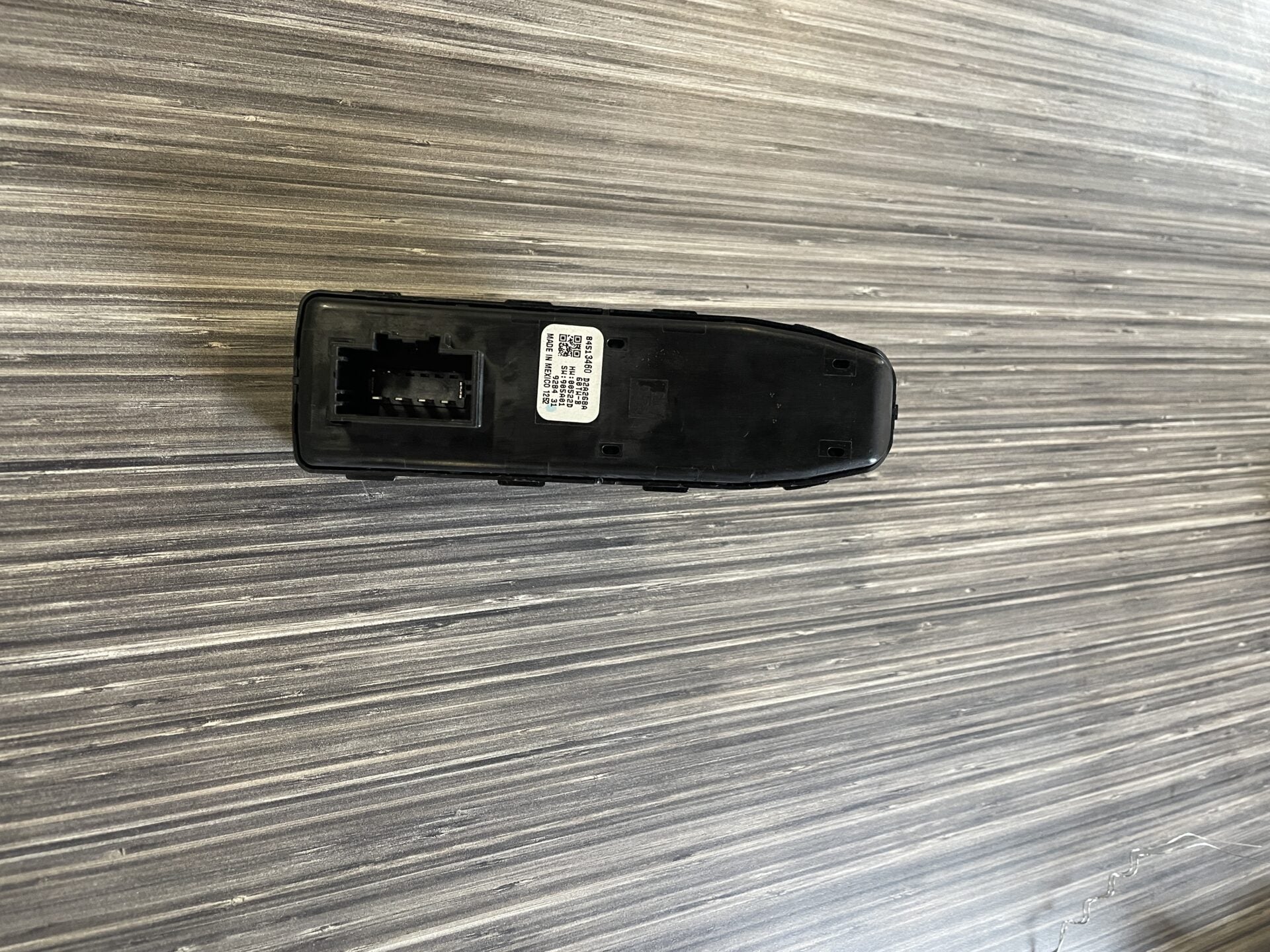 2016 - 2024 GMC ACADICA / CHEVY MALIBU / BUICK ENCLAVE WINDOW SWITCH 84513460