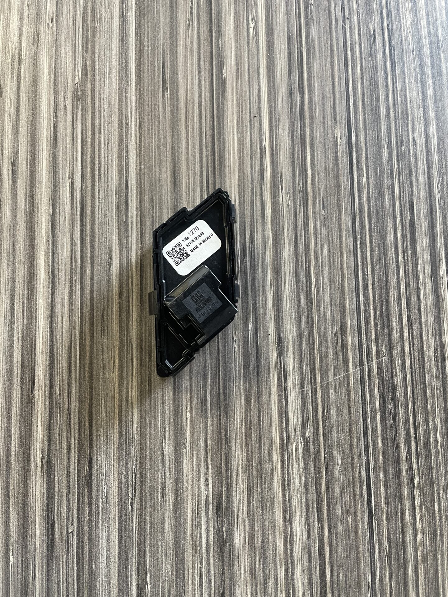 2022 - 2024 CHEVY SILVERADO / GMC SIERRA DRIVER SIDE LOCK SWITCH 13551270