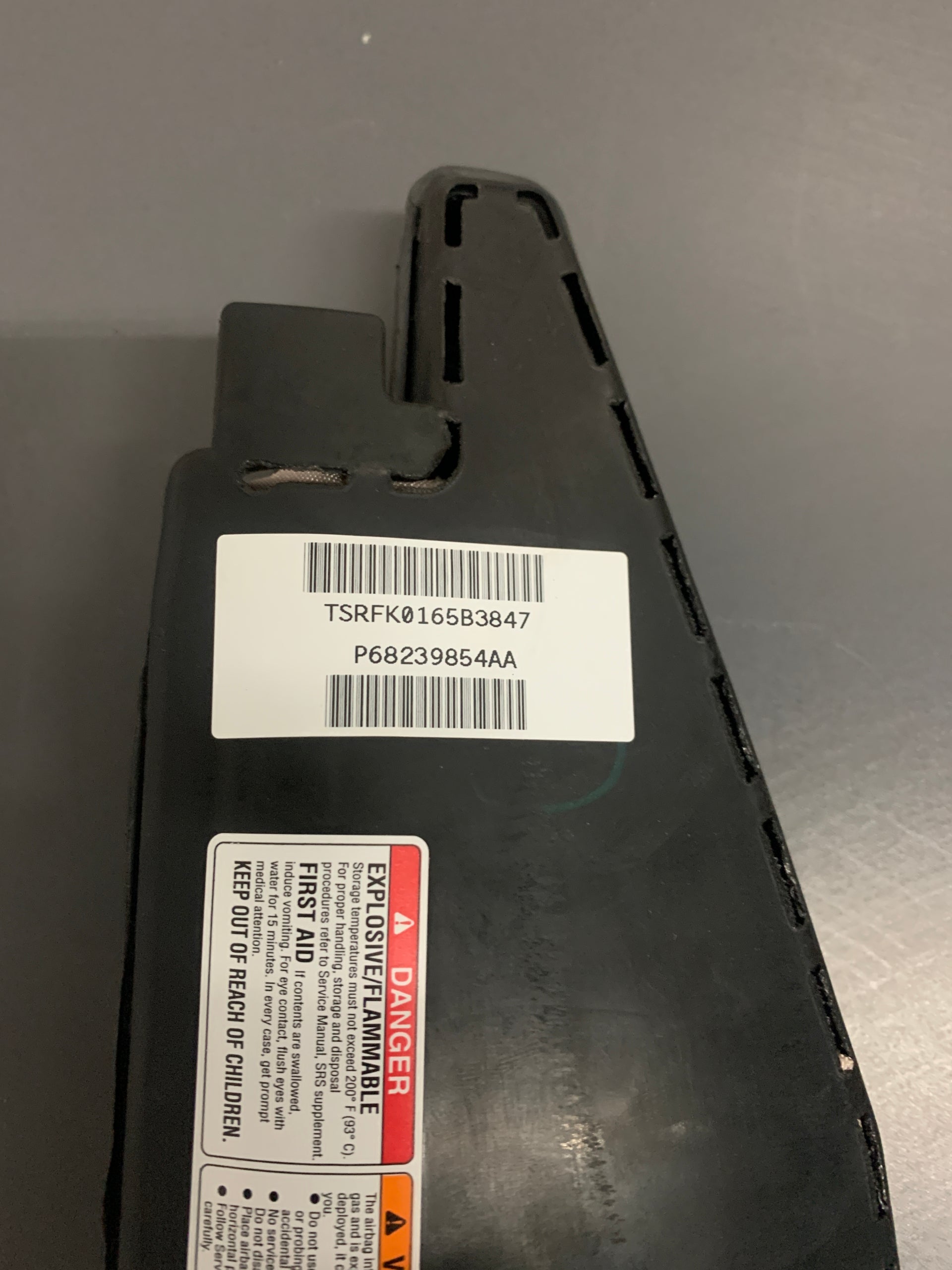 2012 - 2018 RAM 1500 / 2500 / 3500 COMMANDE D'AIRBAG DE SIÈGE PASSAGER AVANT DROIT OEM 68239854AA