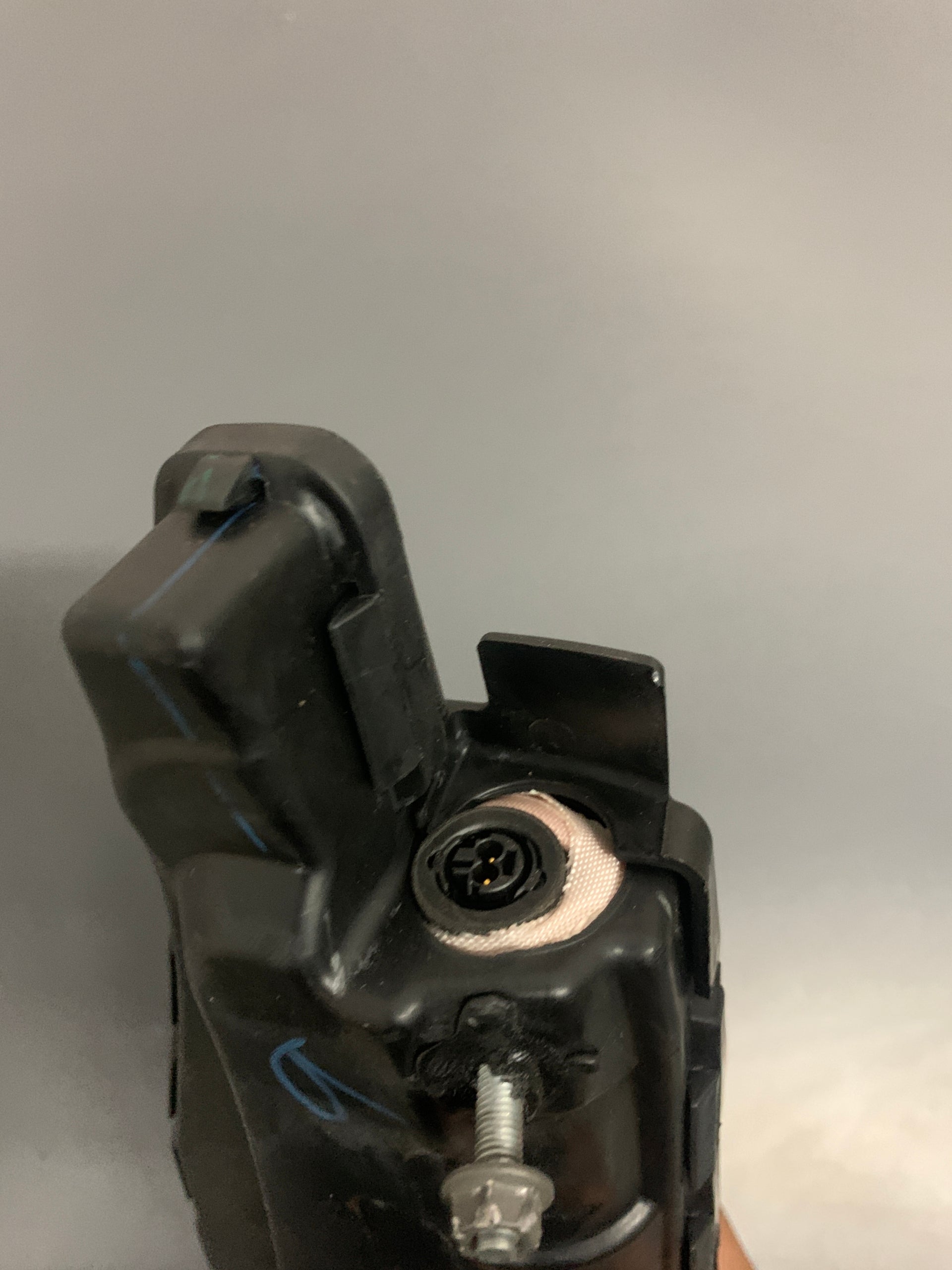 2012 - 2018 RAM 1500 / 2500 / 3500 FRONT RIGHT PASSENGER SEAT AIRBAG CONTROL OEM 68239854AA