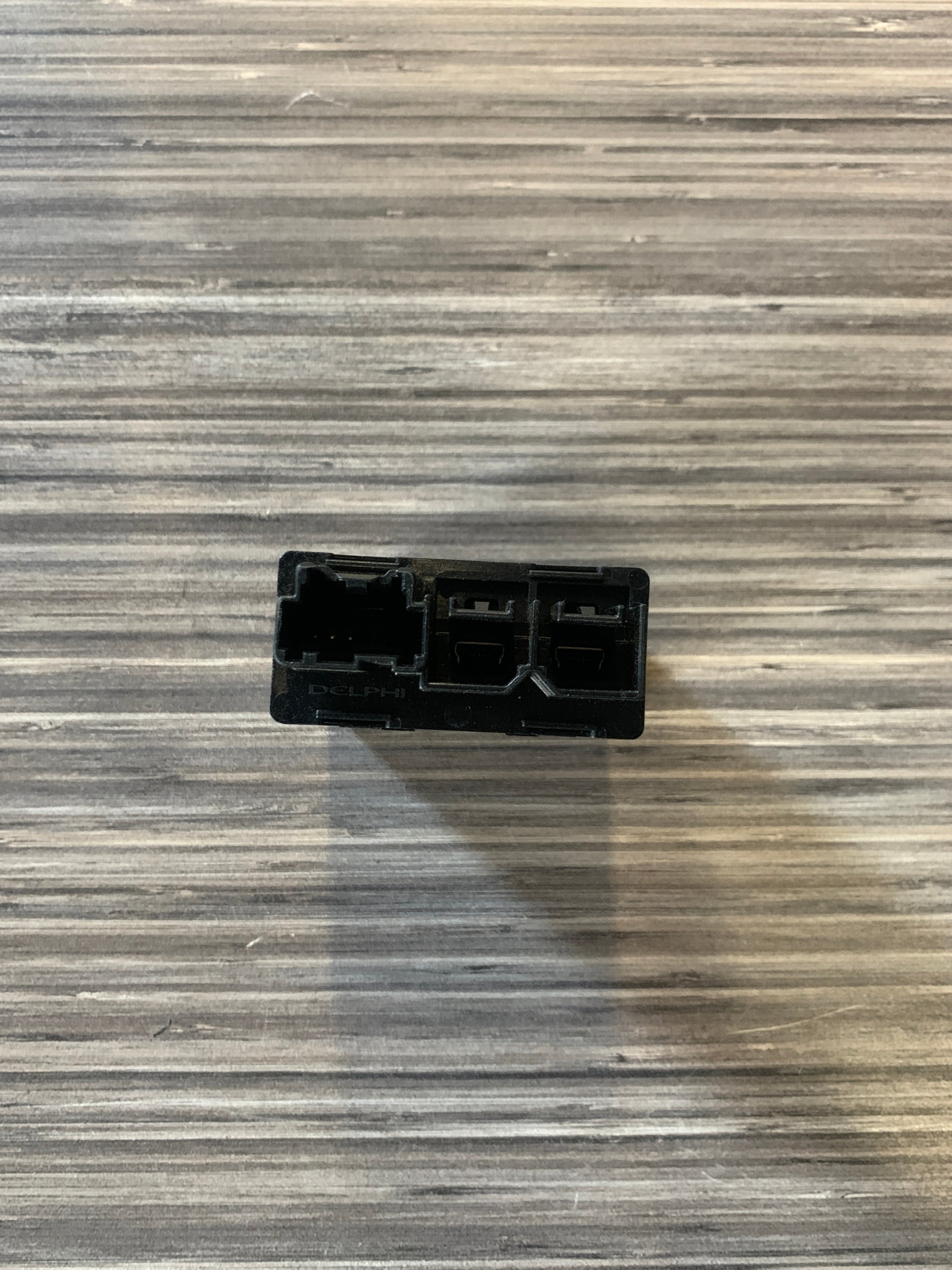 2024 - 2025 GMC YUKON / CHEVY SUBURBAN / TAHOE USB 2 PORT RECEPTACLE 13550123