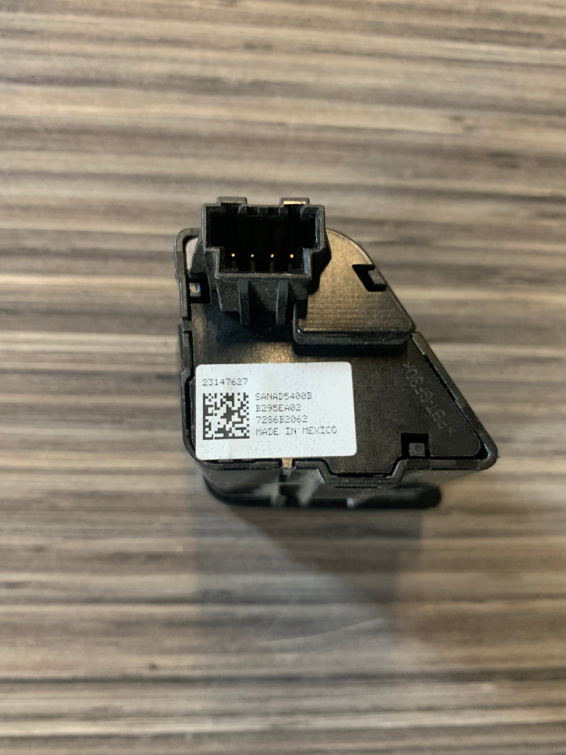 2014 - 2019 GMC SIERRA CHEVY SILVERADO 1500 / 2500 / 3500 DRIVER SIDE SEAT HEAT SWITCH 23147627