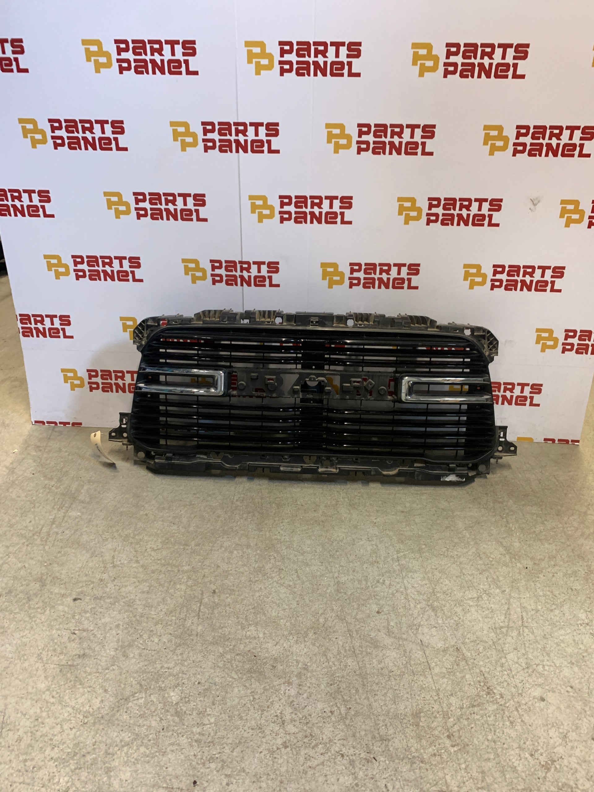 2019 - 2024 RAM 2500 / 3500 FRONT CHROME GRILLE 68386825AF