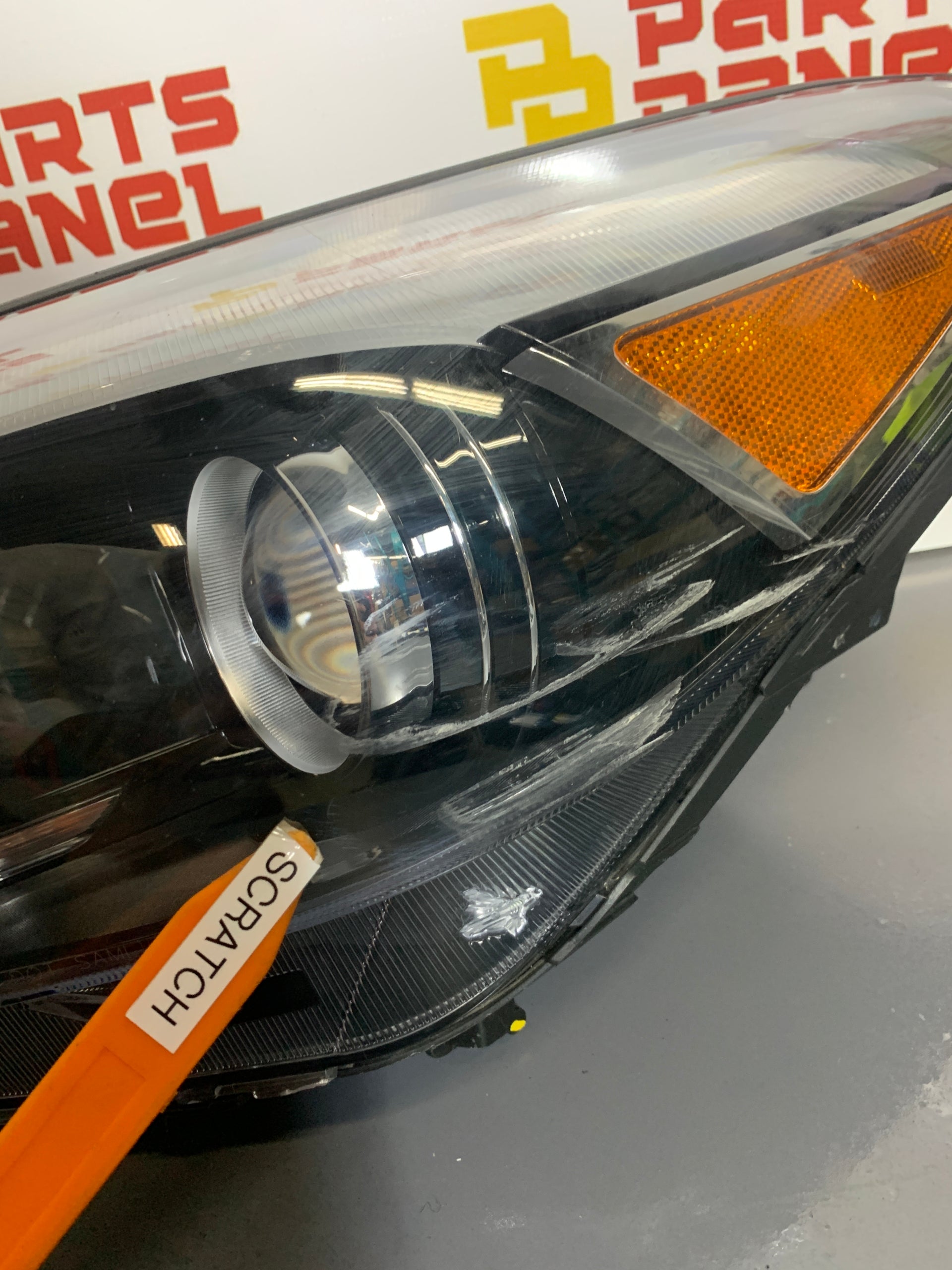 2016 - 2018 HYUNDAI TUCSON DRIVER SIDE HALOGEN AND LED HEADLIGHT ASSEMBLY 92101-D3