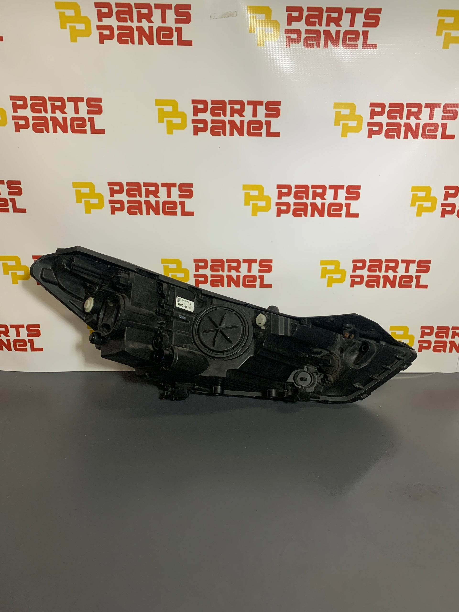 2016 - 2018 HYUNDAI TUCSON DRIVER SIDE HALOGEN AND LED HEADLIGHT ASSEMBLY 92101-D3