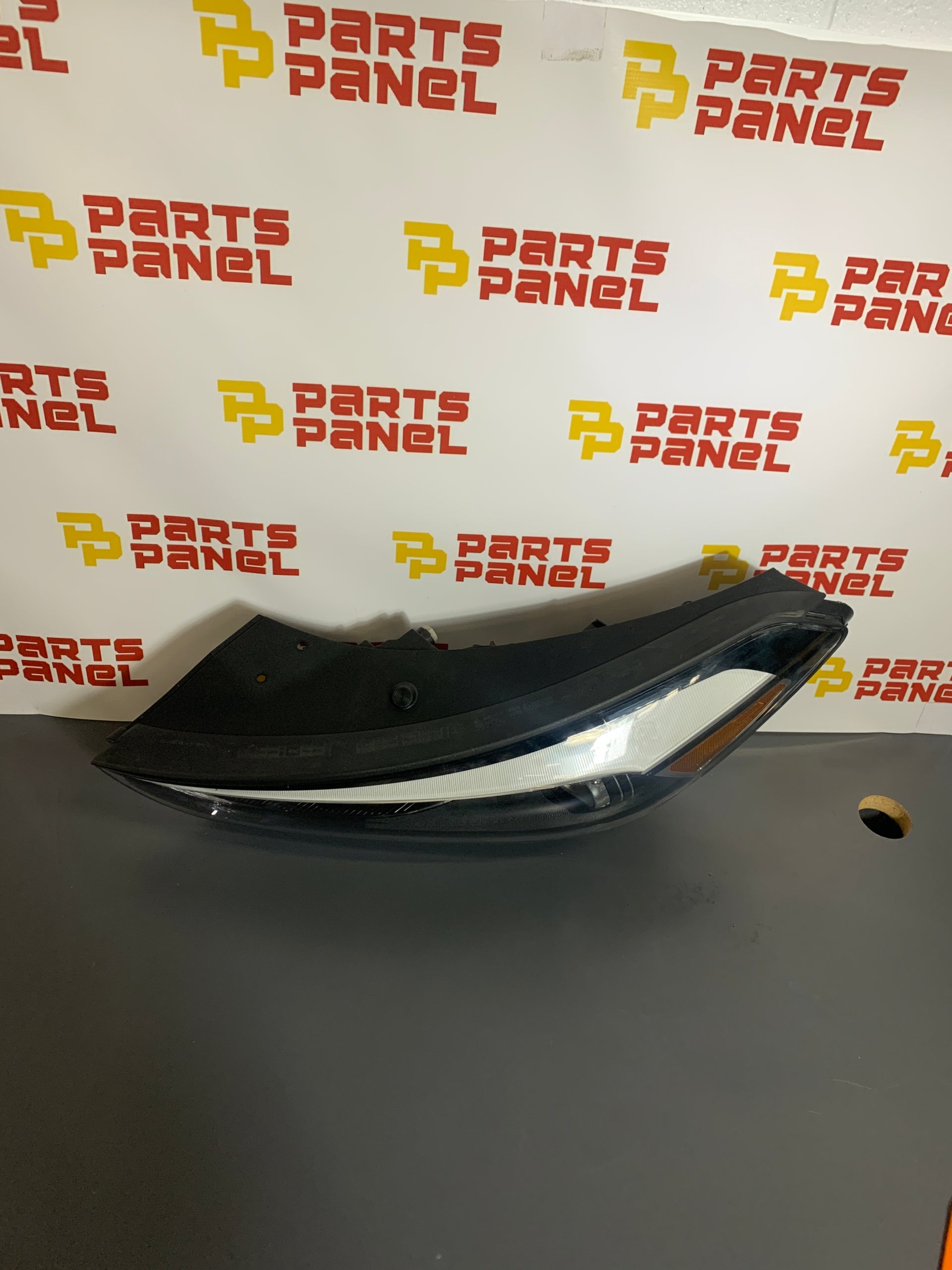 2016 - 2018 HYUNDAI TUCSON DRIVER SIDE HALOGEN AND LED HEADLIGHT ASSEMBLY 92101-D3
