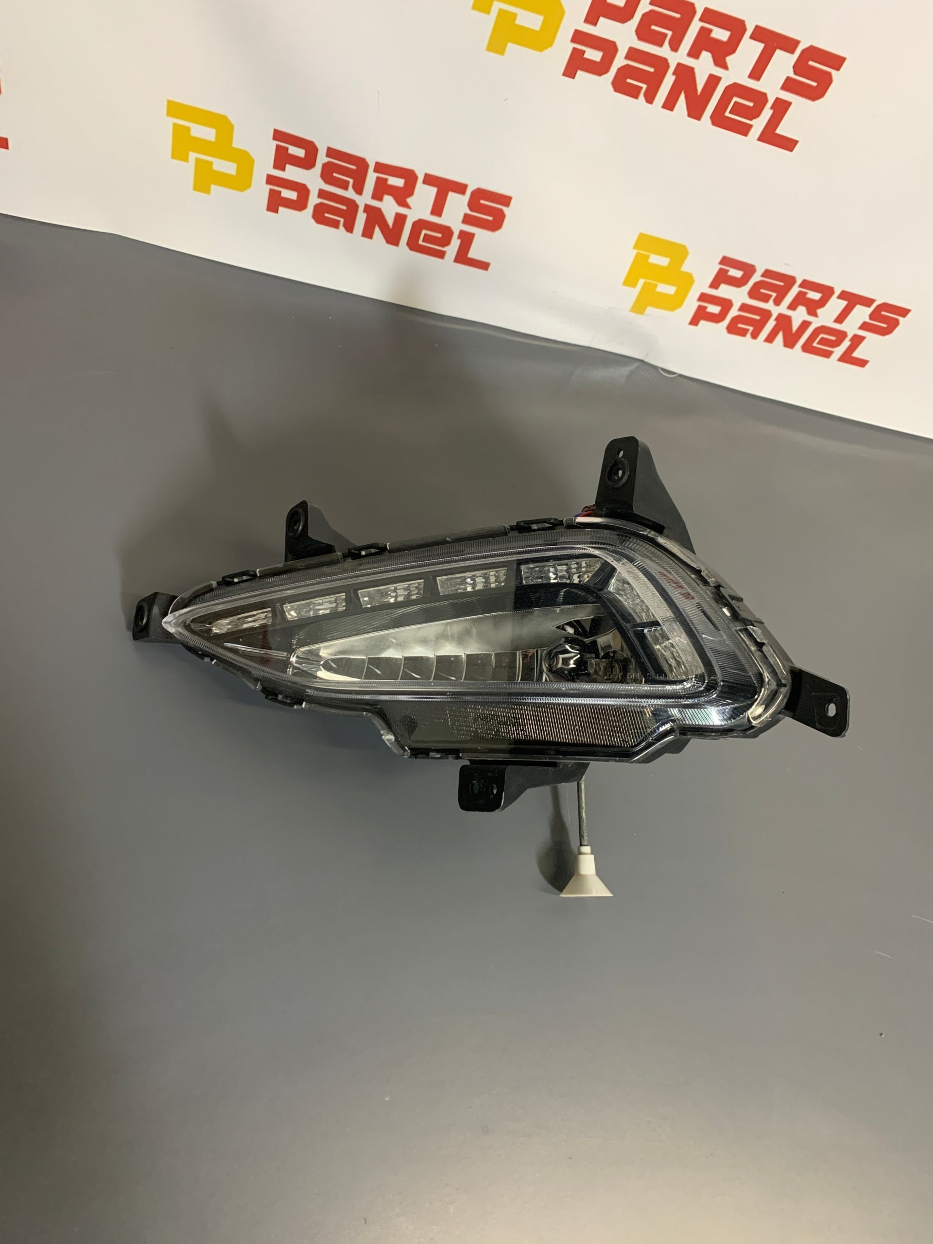 2016 - 2018 HYUNDAI TUCSON DRIVER SIDE COMPOSITE FOG LAMP ASSEMBLY 92201-D3100