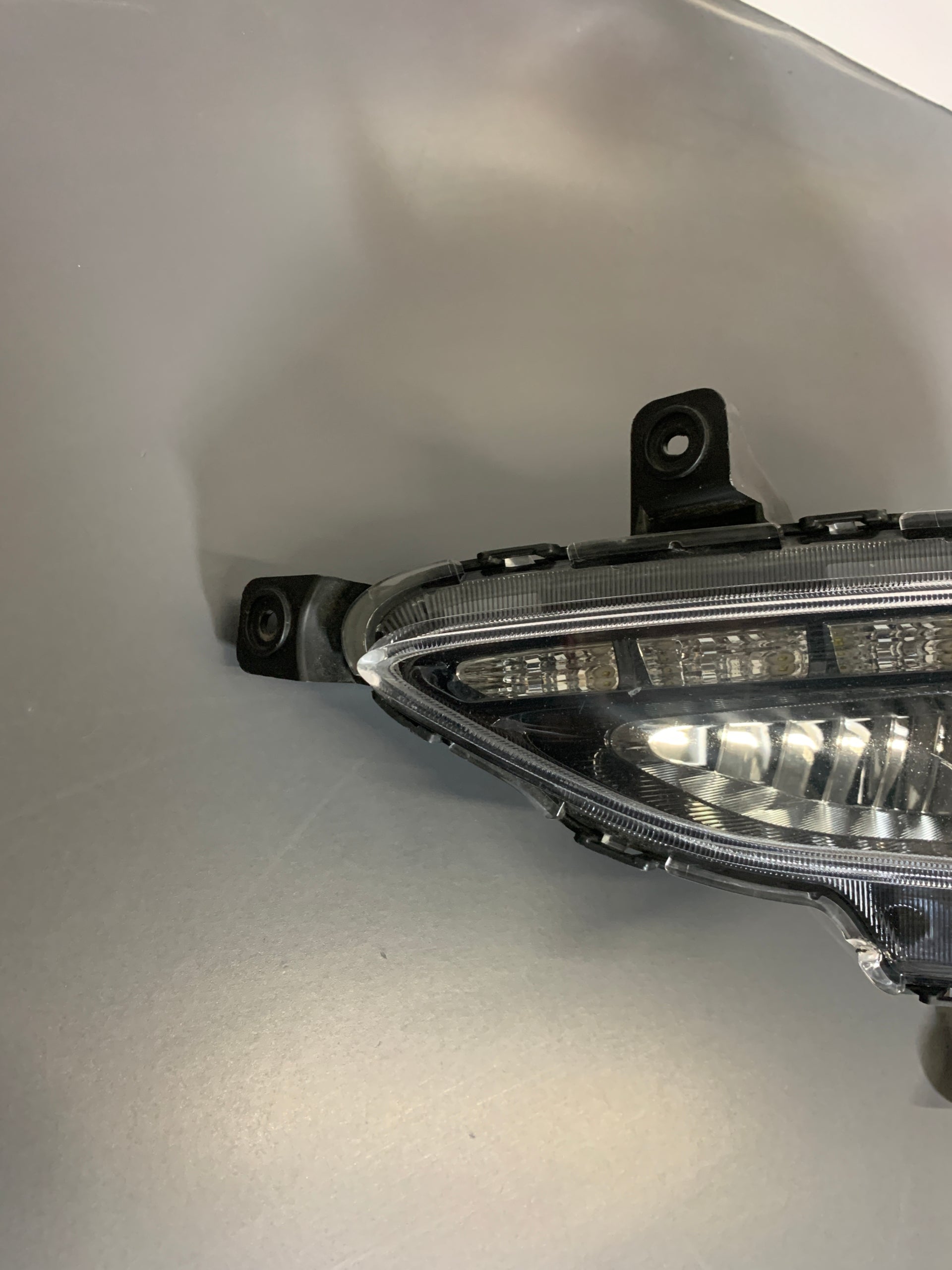 2016 - 2018 HYUNDAI TUCSON DRIVER SIDE COMPOSITE FOG LAMP ASSEMBLY 92201-D3100