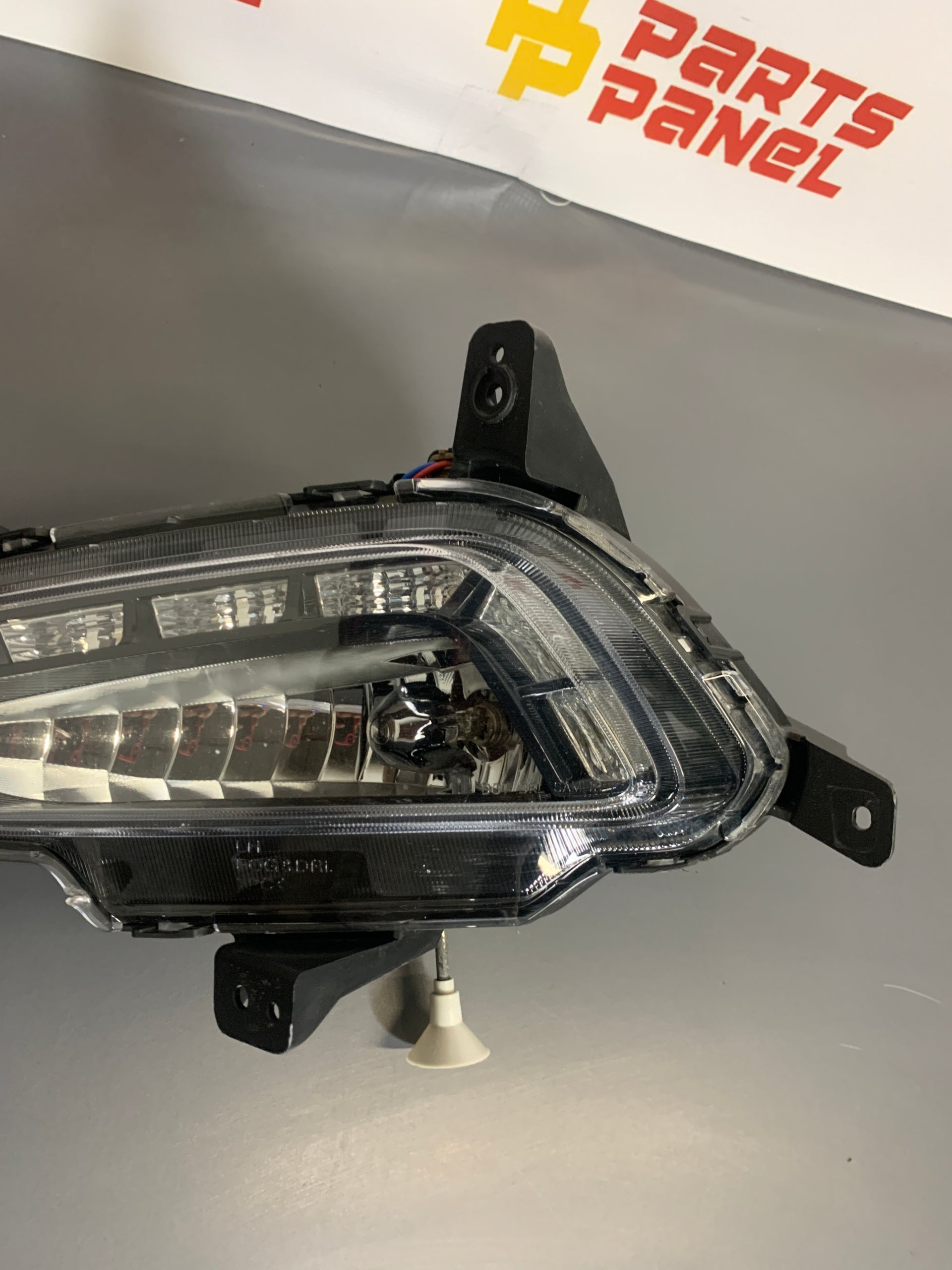 2016 - 2018 HYUNDAI TUCSON DRIVER SIDE COMPOSITE FOG LAMP ASSEMBLY 92201-D3100