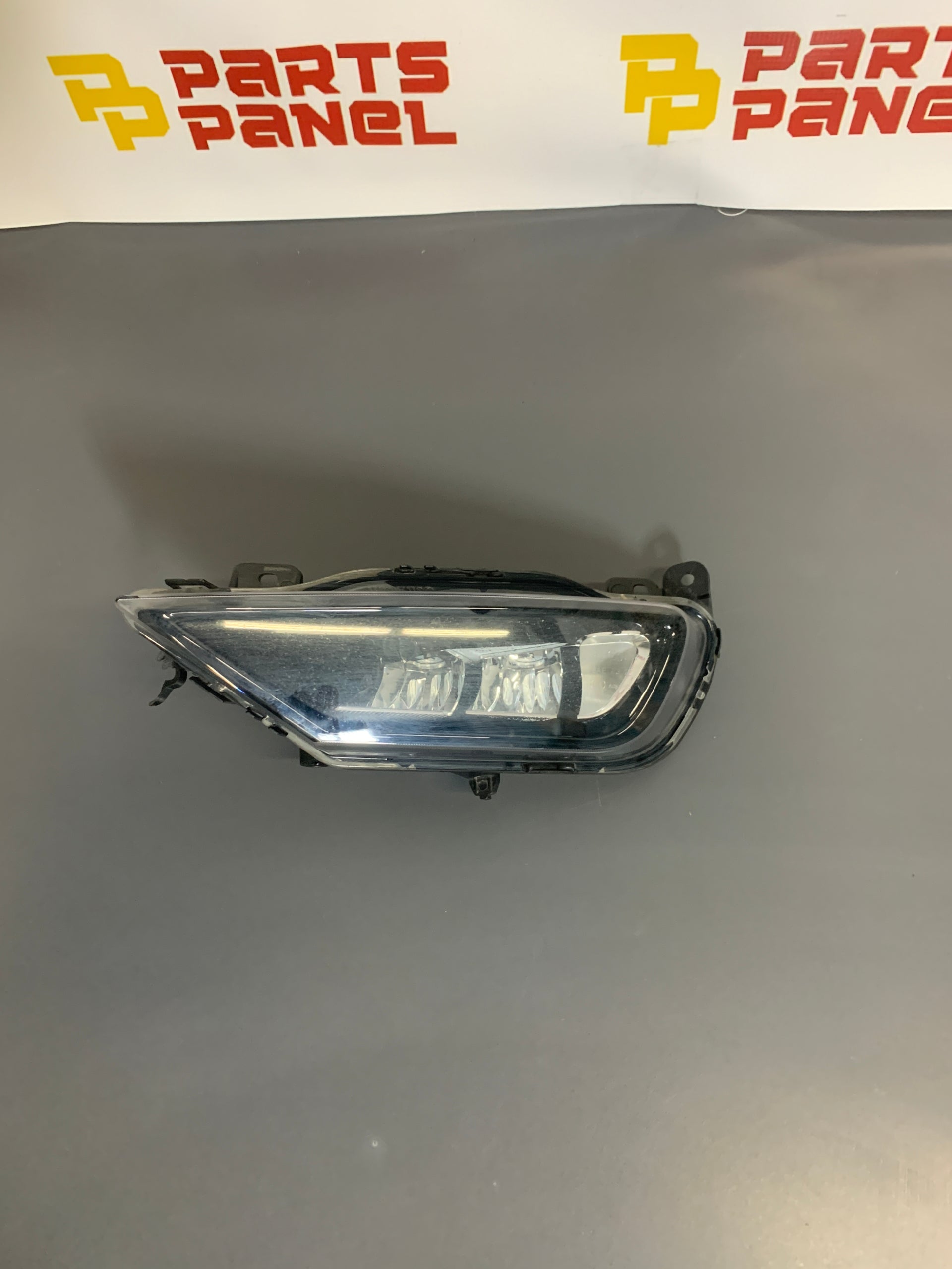 2016 - 2021 VOLVO XC60 / XC90 / S90 AND V90 DRIVER SIDE FOG LIGHT ASSEMBLY 31434666
