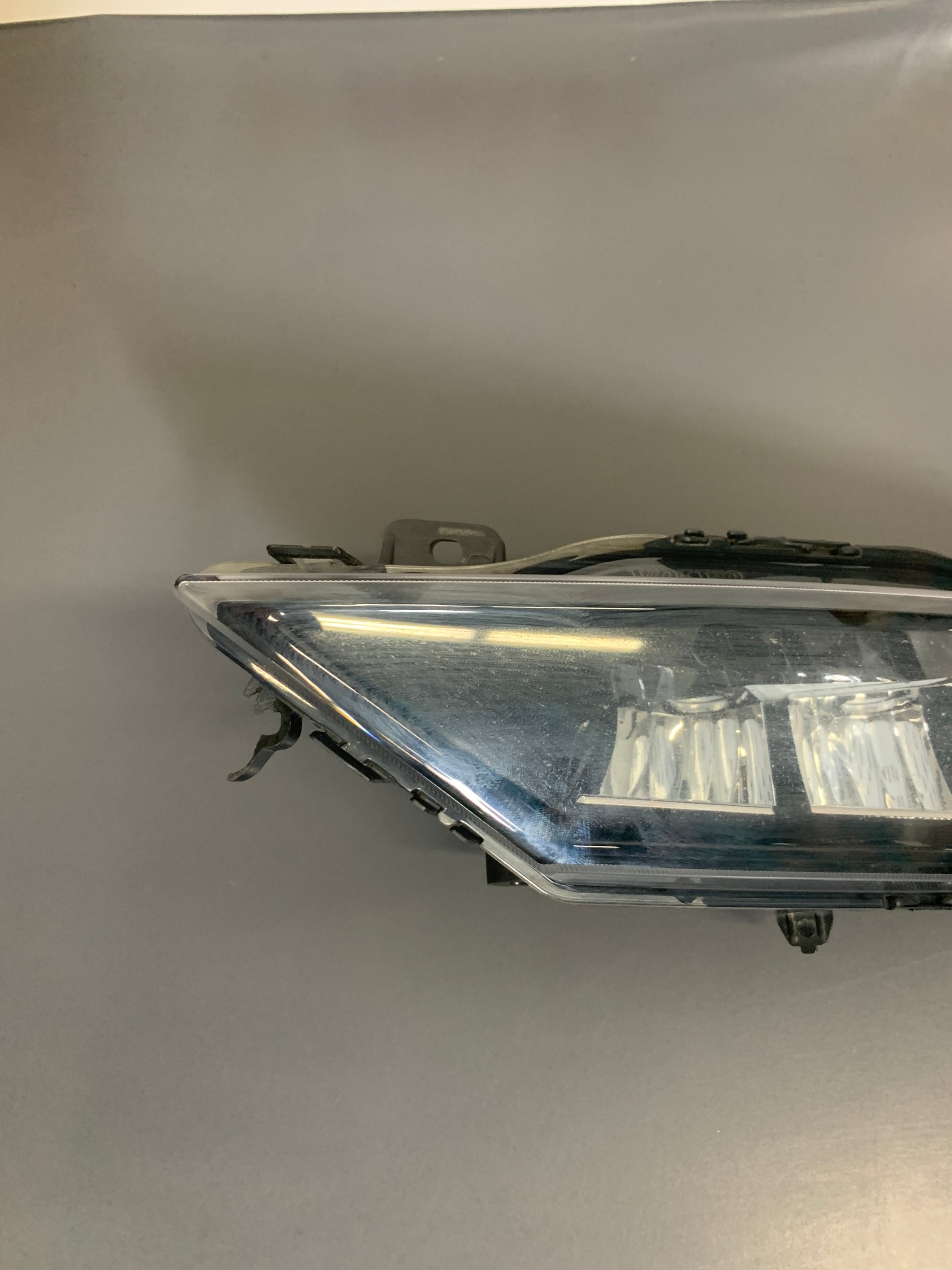 2016 - 2021 VOLVO XC60 / XC90 / S90 AND V90 DRIVER SIDE FOG LIGHT ASSEMBLY 31434666