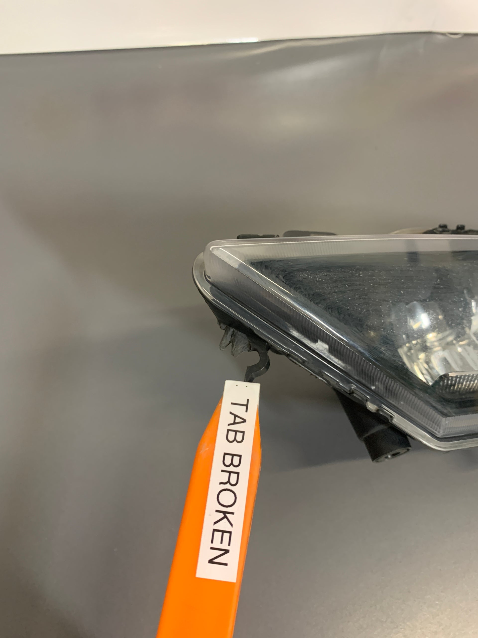 2016 - 2021 VOLVO XC60 / XC90 / S90 AND V90 DRIVER SIDE FOG LIGHT ASSEMBLY 31434666
