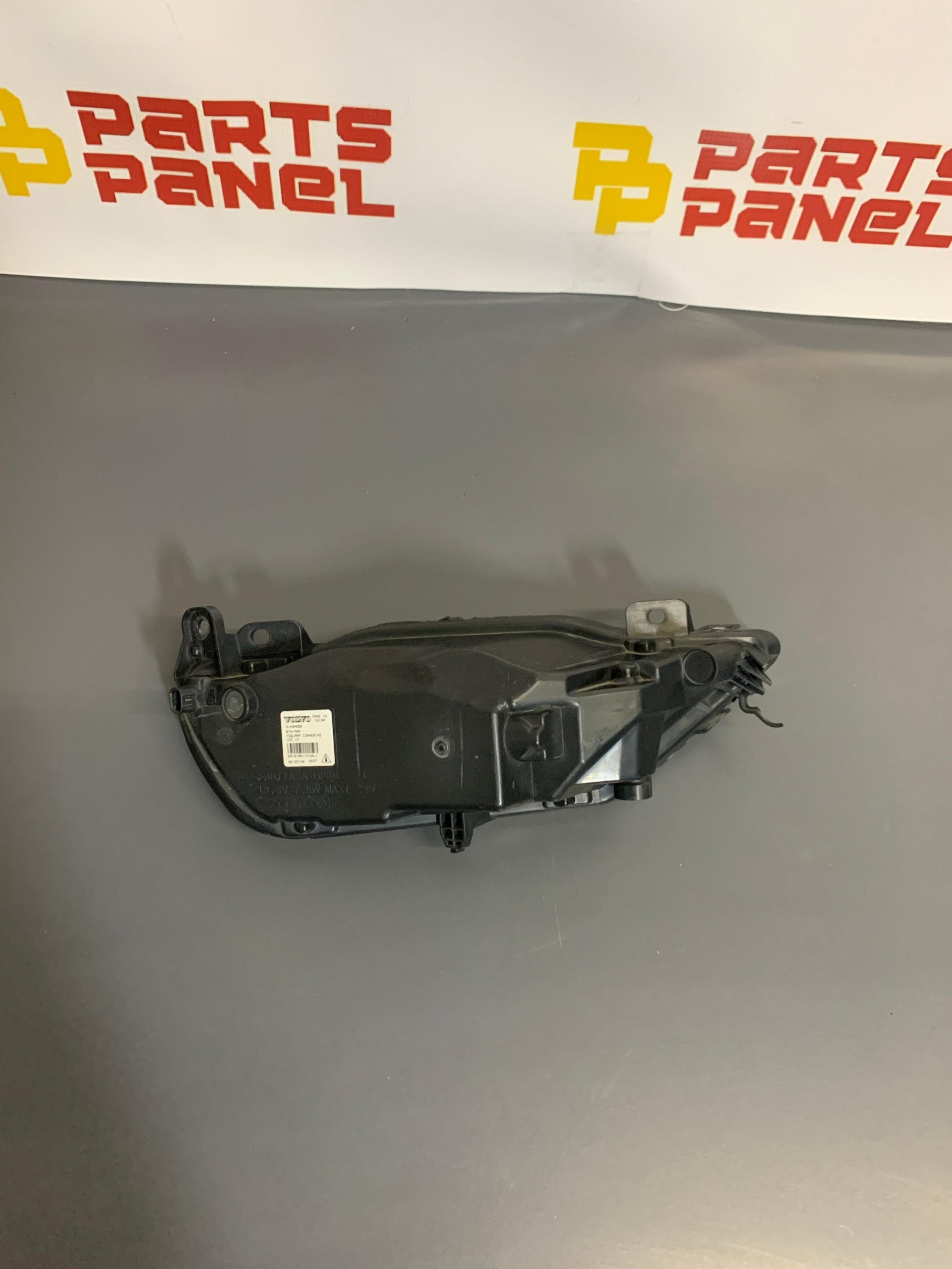 2016 - 2021 VOLVO XC60 / XC90 / S90 AND V90 DRIVER SIDE FOG LIGHT ASSEMBLY 31434666