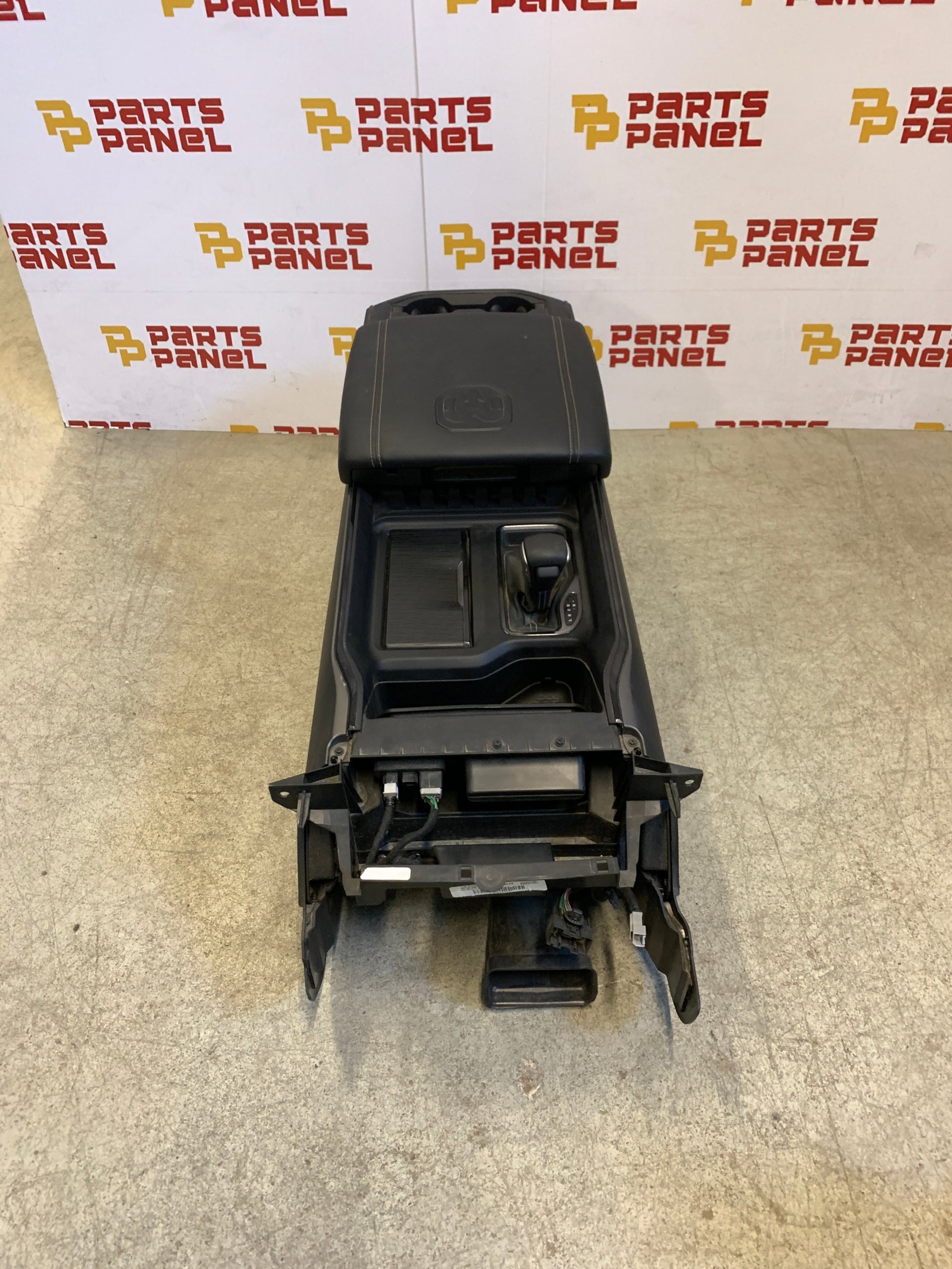 2019 - 2023 RAM 1500 CENTER CONSOLE WITH FLOOR GEAR SHIFTER OEM 