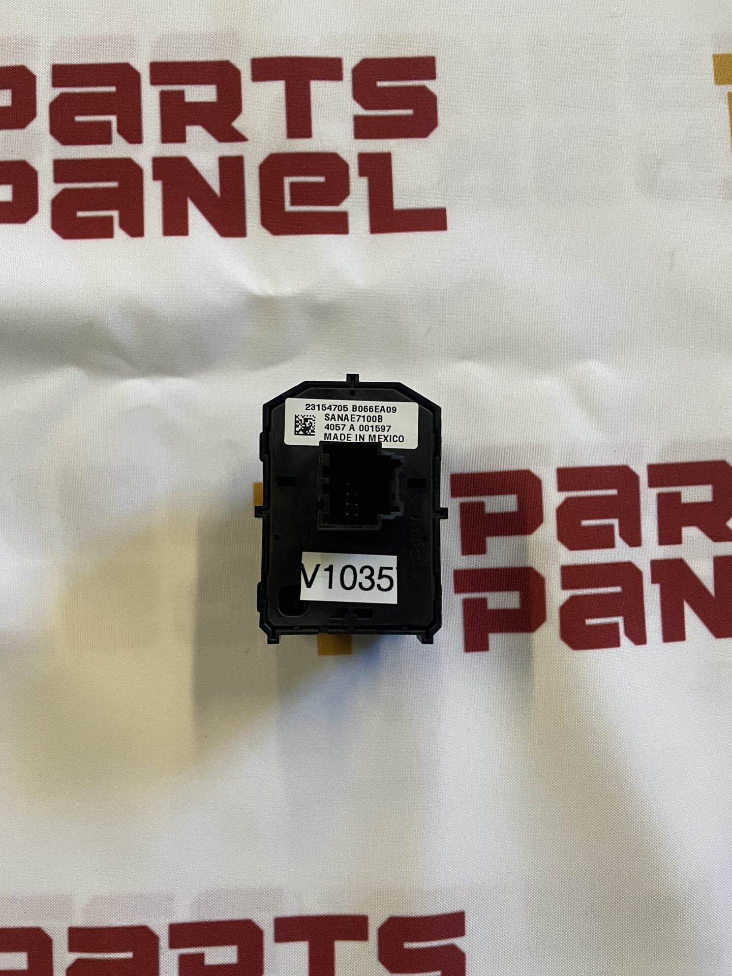 2014 - 2020 GMC SIERRA / YUKON / CHEVY SILVERADO / TAHOE / SUBURBAN DOOR MIRROR SWITCH 23154705