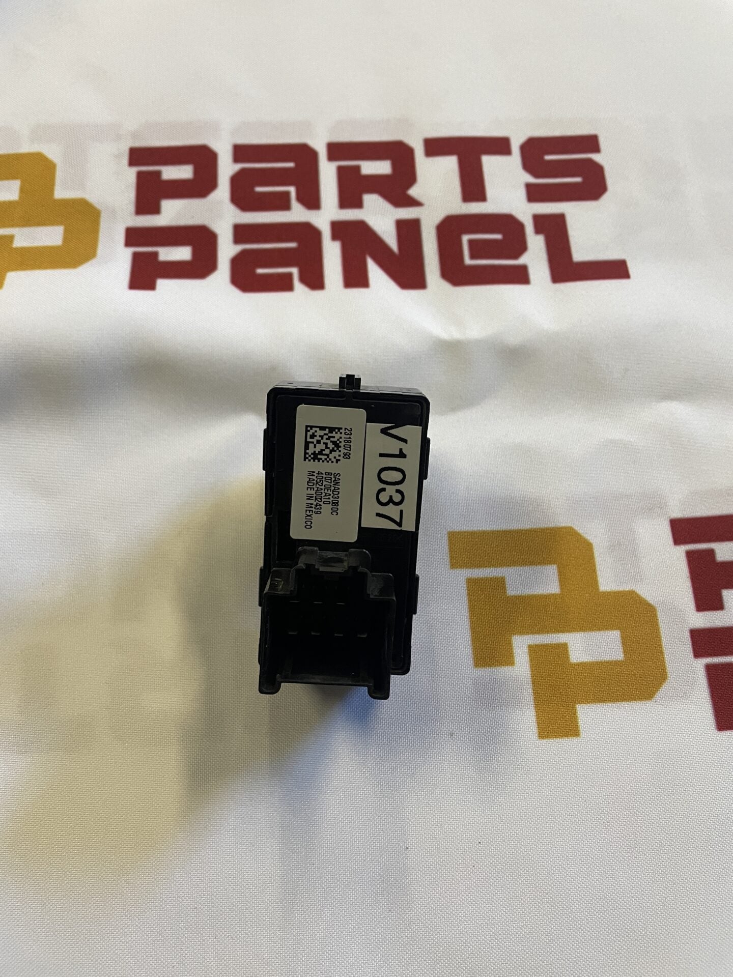 2014 - 2022 GMC YUKON / SIERRA 1500 / CHEVY SILVERADO 1500 / SUBURBAN WINDOW REGULATOR SWITCH 23180793