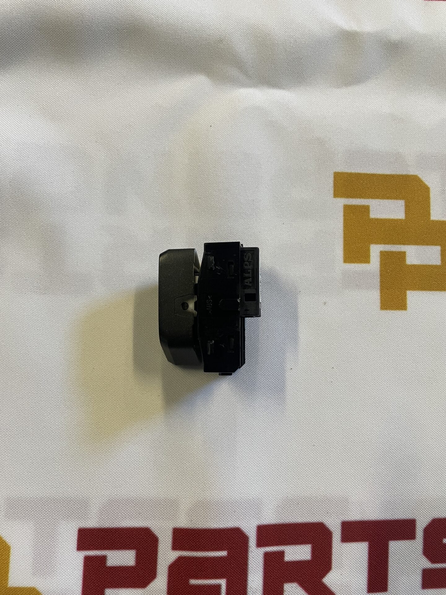 2014 - 2020 GMC SIERRA / YUKON / CHEVY TAHOE / SUBURBAN INTERRUPTEUR DE VERROUILLAGE CÔTÉ CONDUCTEUR 22966070