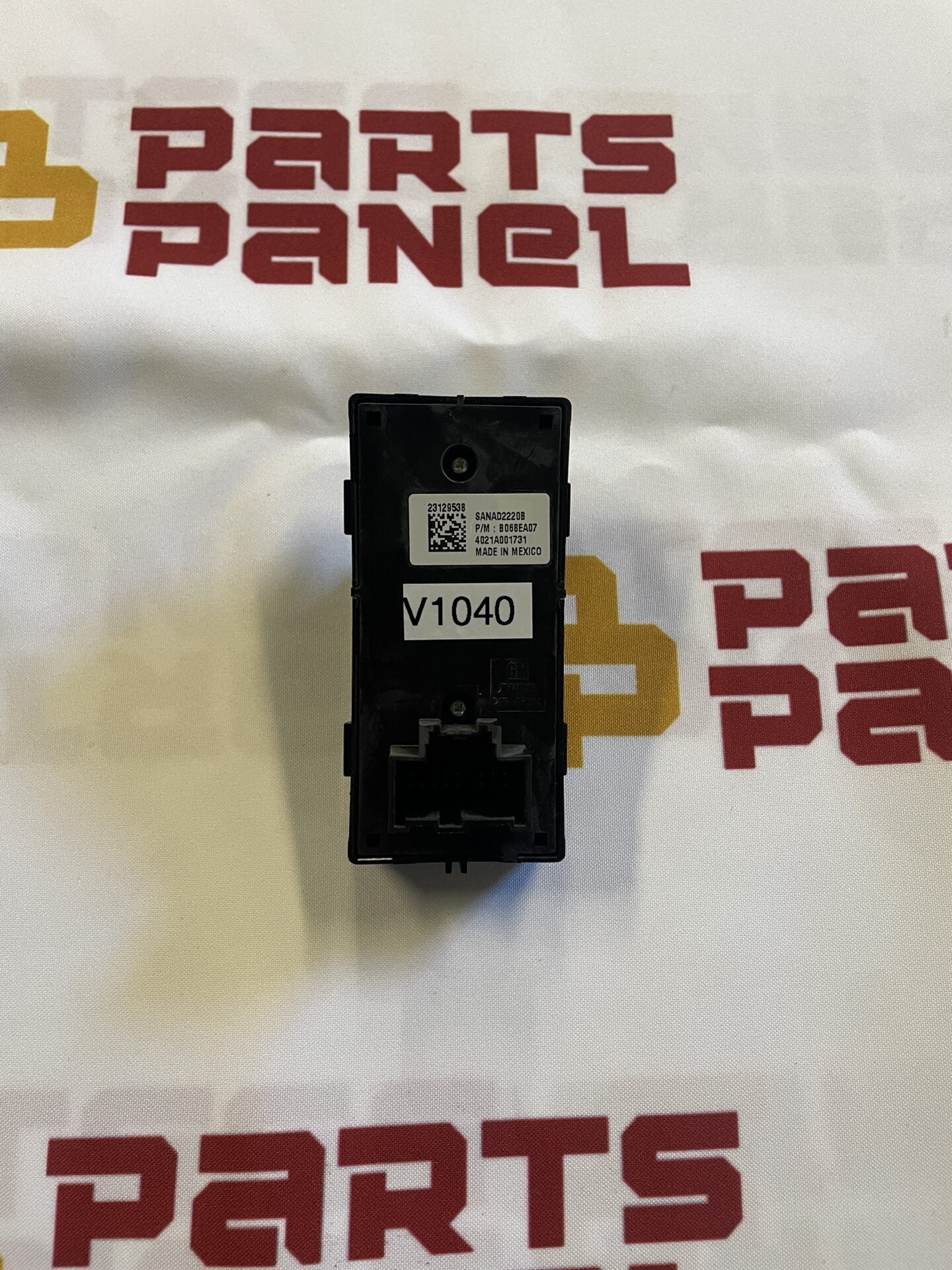 2014 - 2020 GMC SIERRA / YUKON / CHEVY SILVERADO / TAHOE / SUBURBAN PASSENGER SIDE WINDOW REGULATOR SWITCH 23129538