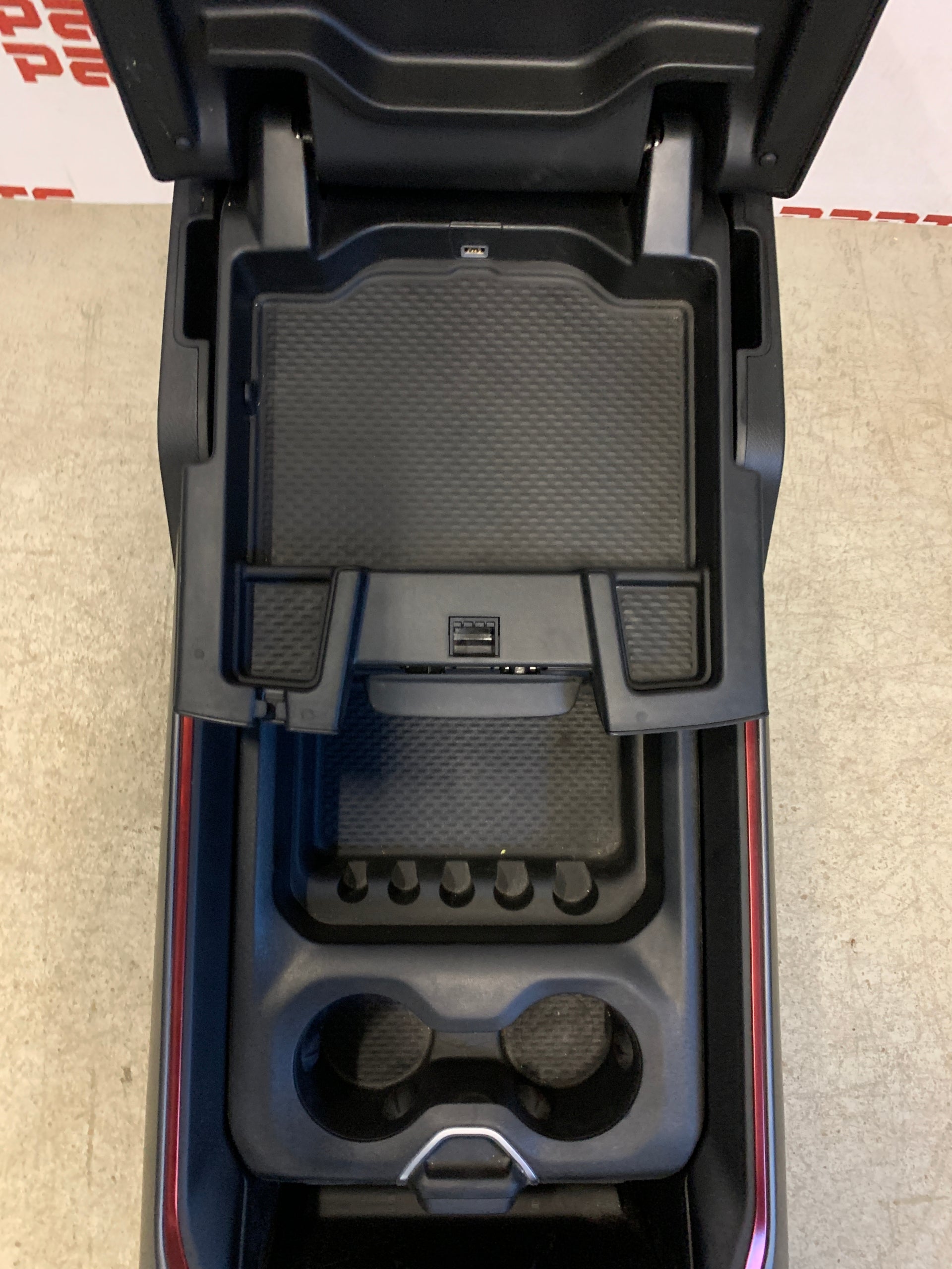 2019 - 2024 NUEVO ESTILO QUINTA GENERACIÓN RAM 1500 REBEL CONSOLA CENTRAL OEM