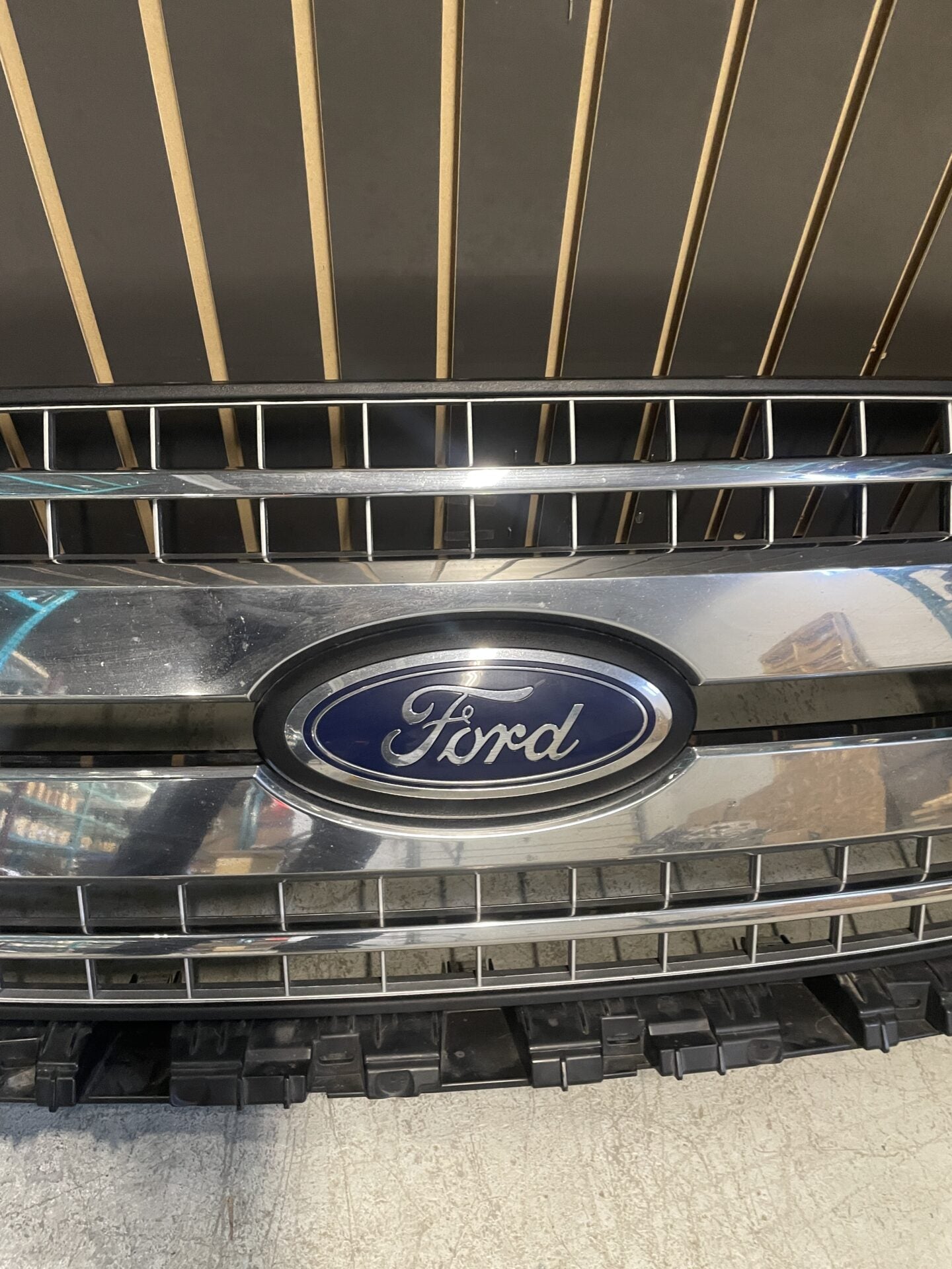 2018 - 2020 FORD F-150 XLT FRONT CENTER GRILLE JL-34-8200