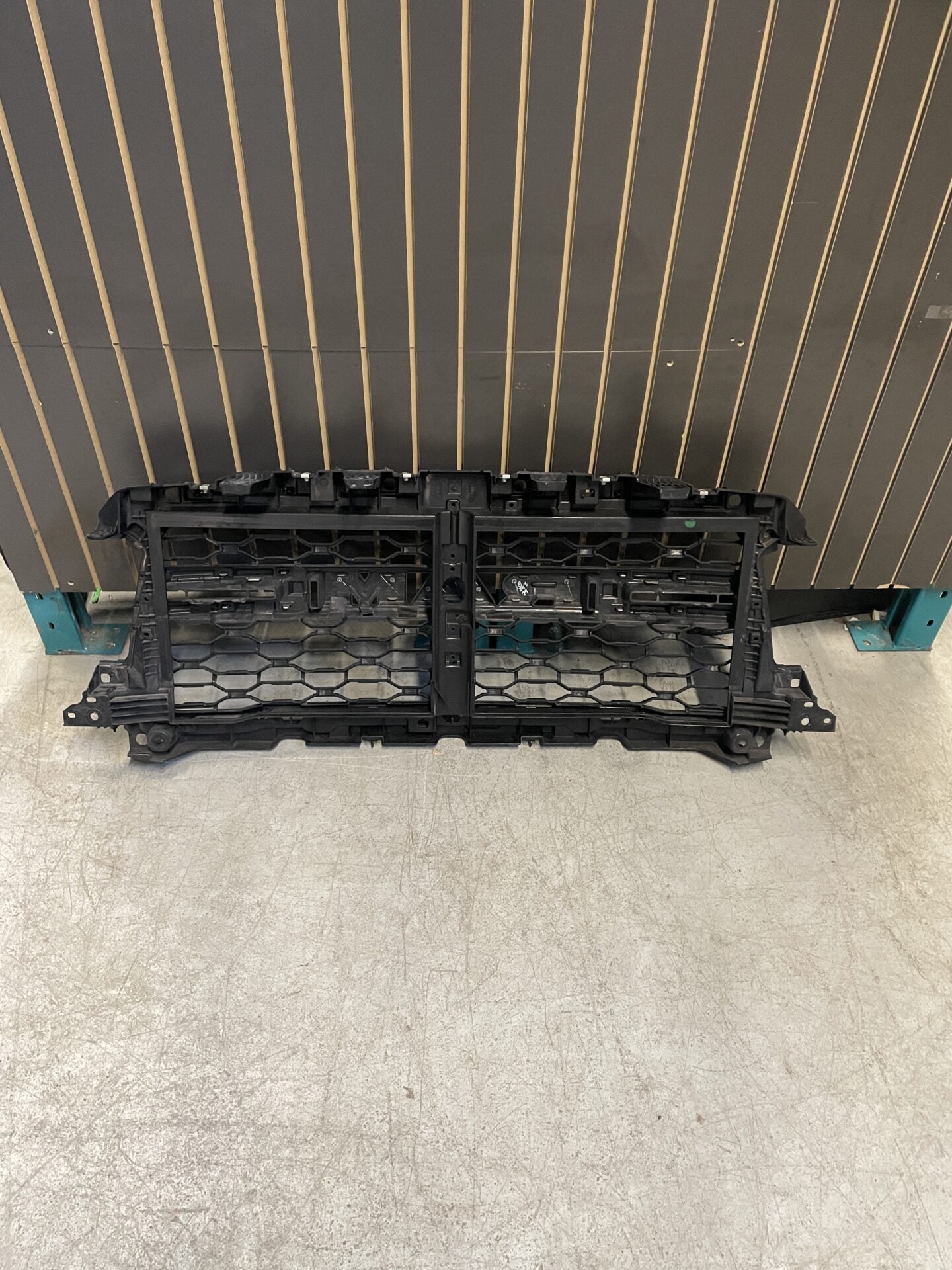 2019 - 2023 RAM 2500 HONEY COMB GRILLE 6RC76TRMAC