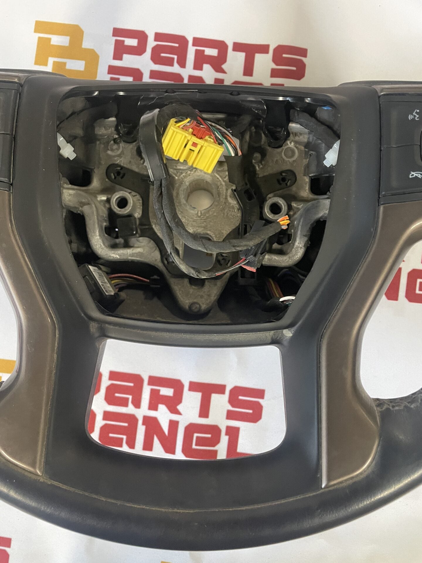 2020 - 2023 CHEVY SILVERADO 1500 / 2500 / 3500 STEERING WHEEL 84946345