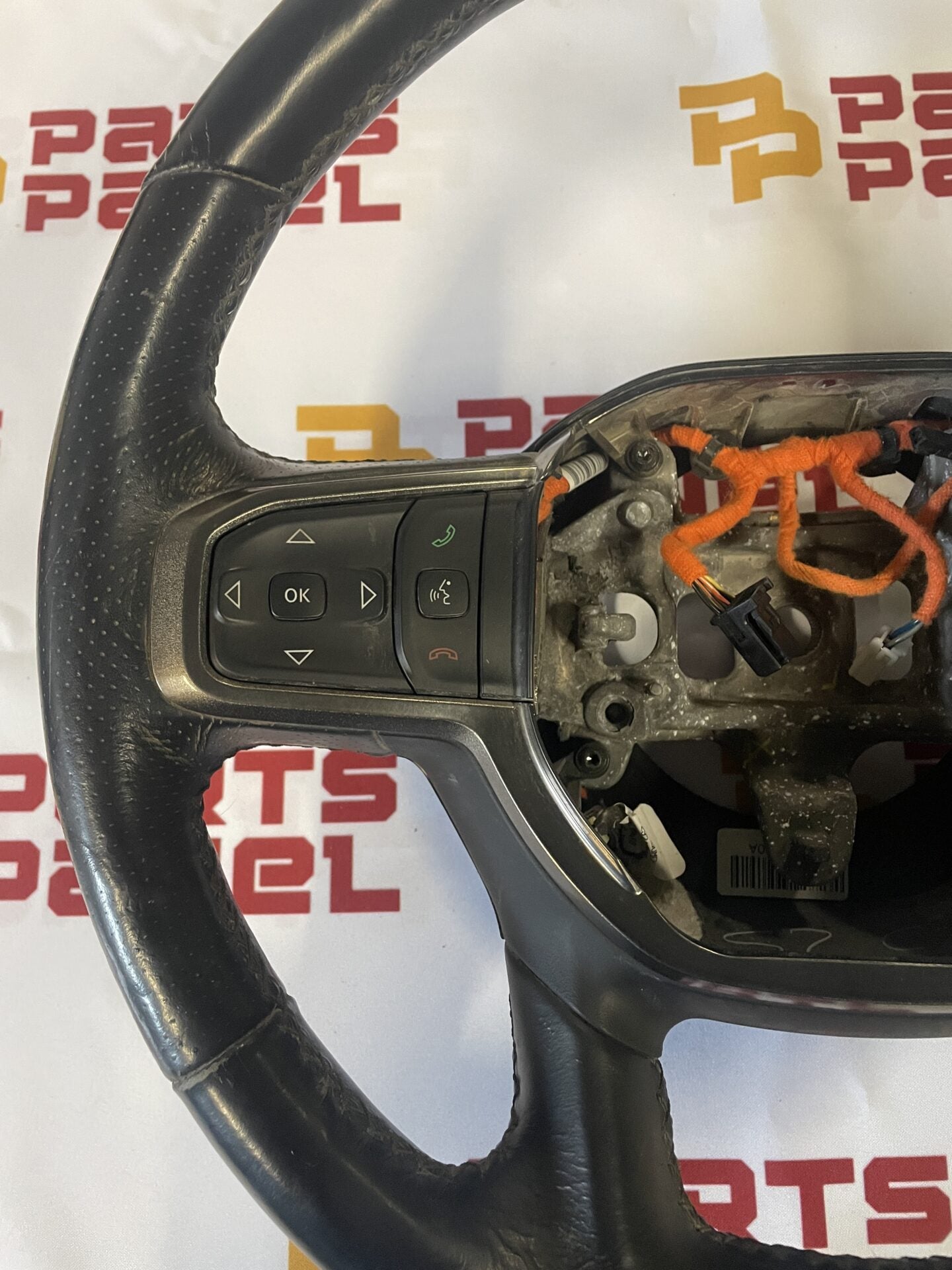VOLANT DE DIRECTION RAM 1500 2019 - 2023 7FF113X7