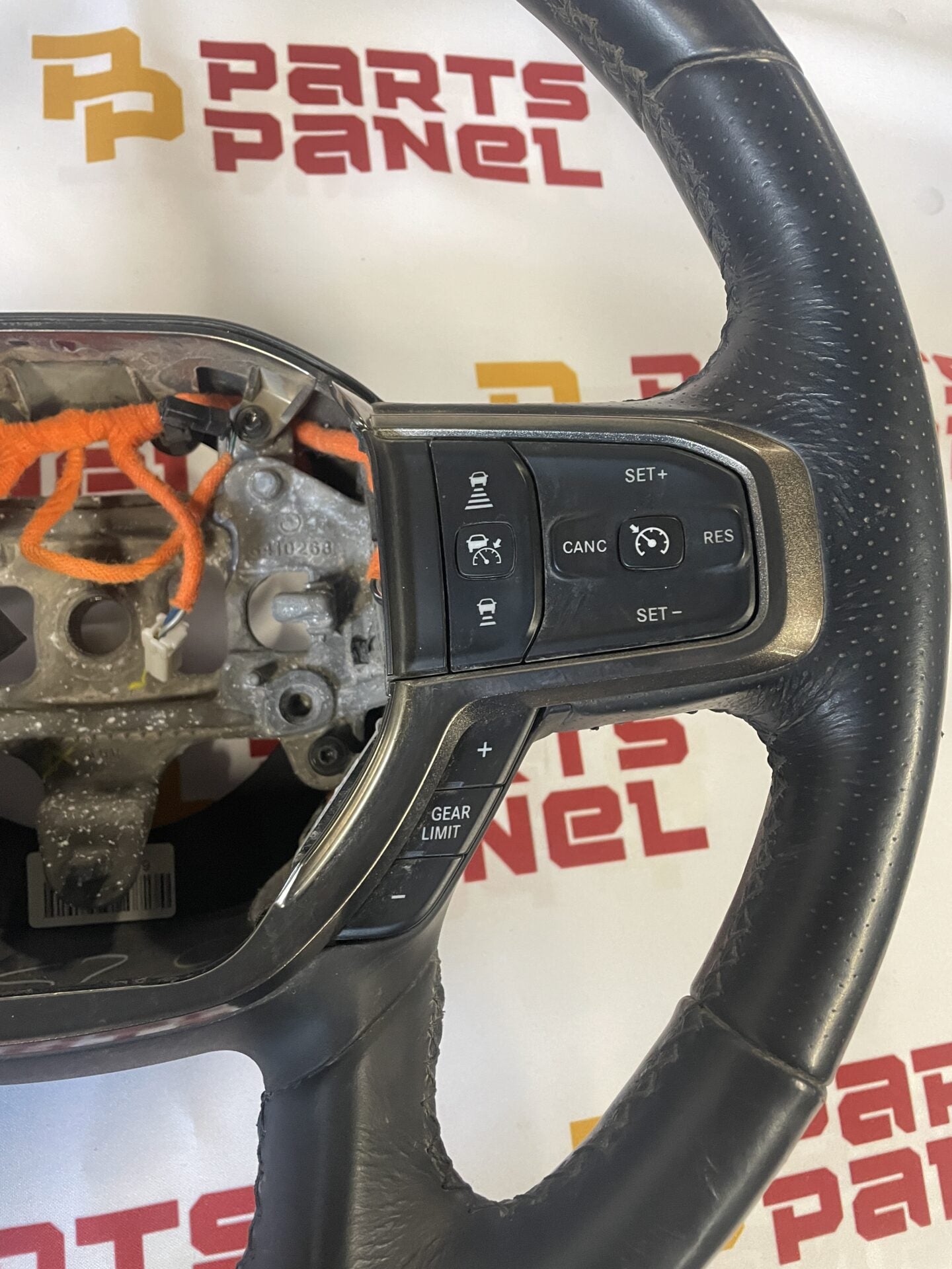 VOLANT DE DIRECTION RAM 1500 2019 - 2023 7FF113X7