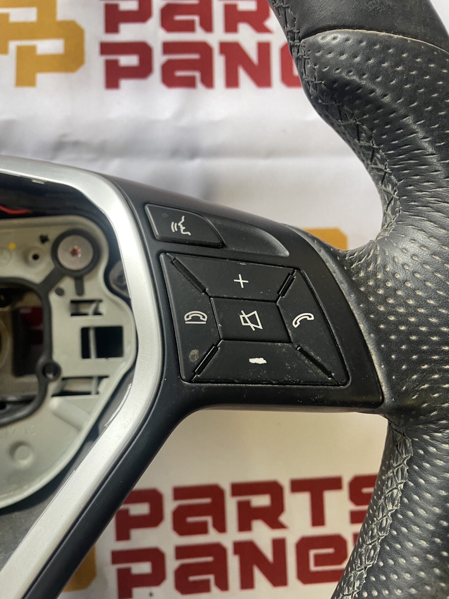 VOLANT SPORT MERCEDES CLS 550 CLA CLASSE E 2012 - 2015 AVEC PALETTES DE CHANGEMENT DE VITESSE A21846023189E3B A1746012039E38
