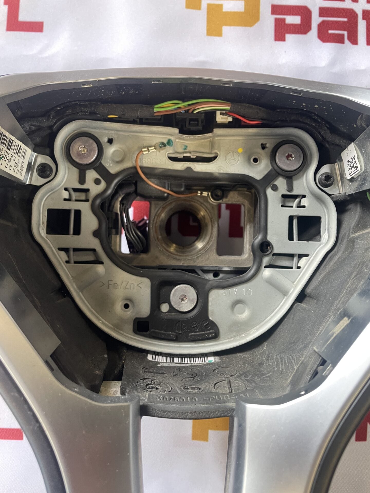 VOLANT SPORT MERCEDES CLS 550 CLA CLASSE E 2012 - 2015 AVEC PALETTES DE CHANGEMENT DE VITESSE A21846023189E3B A1746012039E38