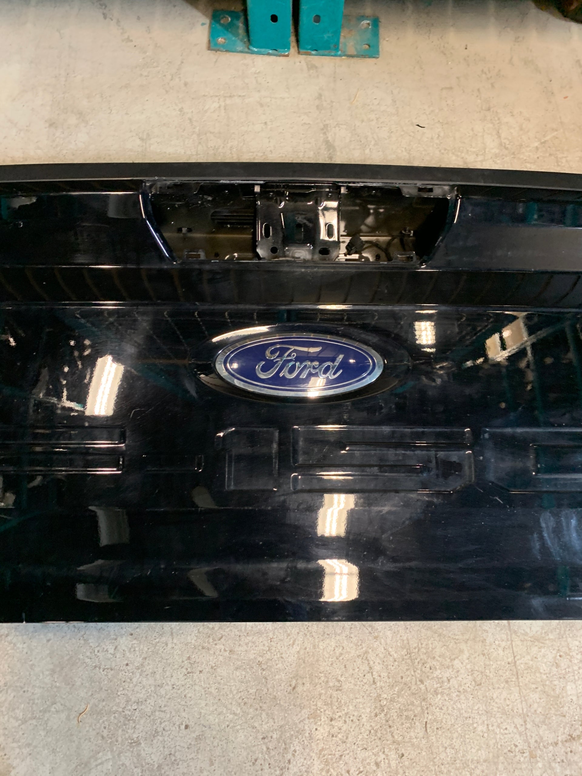 HAYON NOIR FORD F150 2021-2024 / HAYON SANS ASSISTANCE AUTOMATIQUE FEO