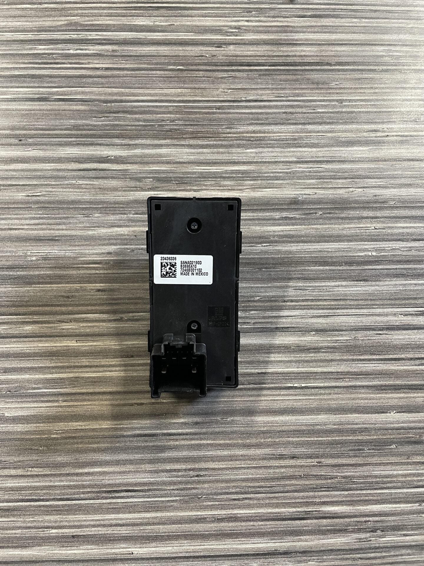 2014 - 2021 GMC SIERRA / CANYON / CHEVY SILVERADO / COLORADO FRONT RIGHT SIDE WINDOW REGULATOR SWITCH 23436336