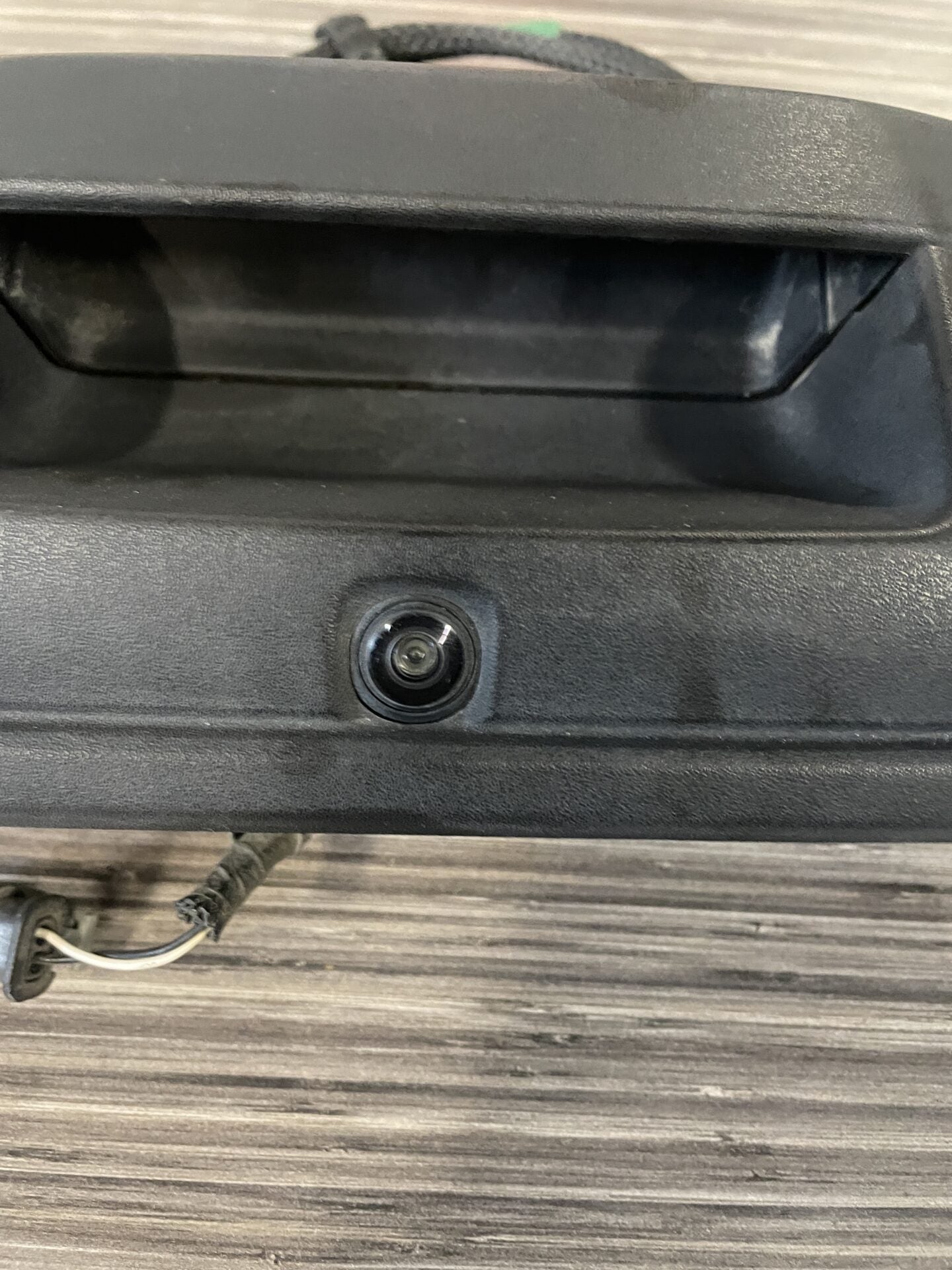 2016 - 2019 GMC SIERRA / CHEVY SILVERADO TAILGATE HANDLE WITH CAMERA 84062896
