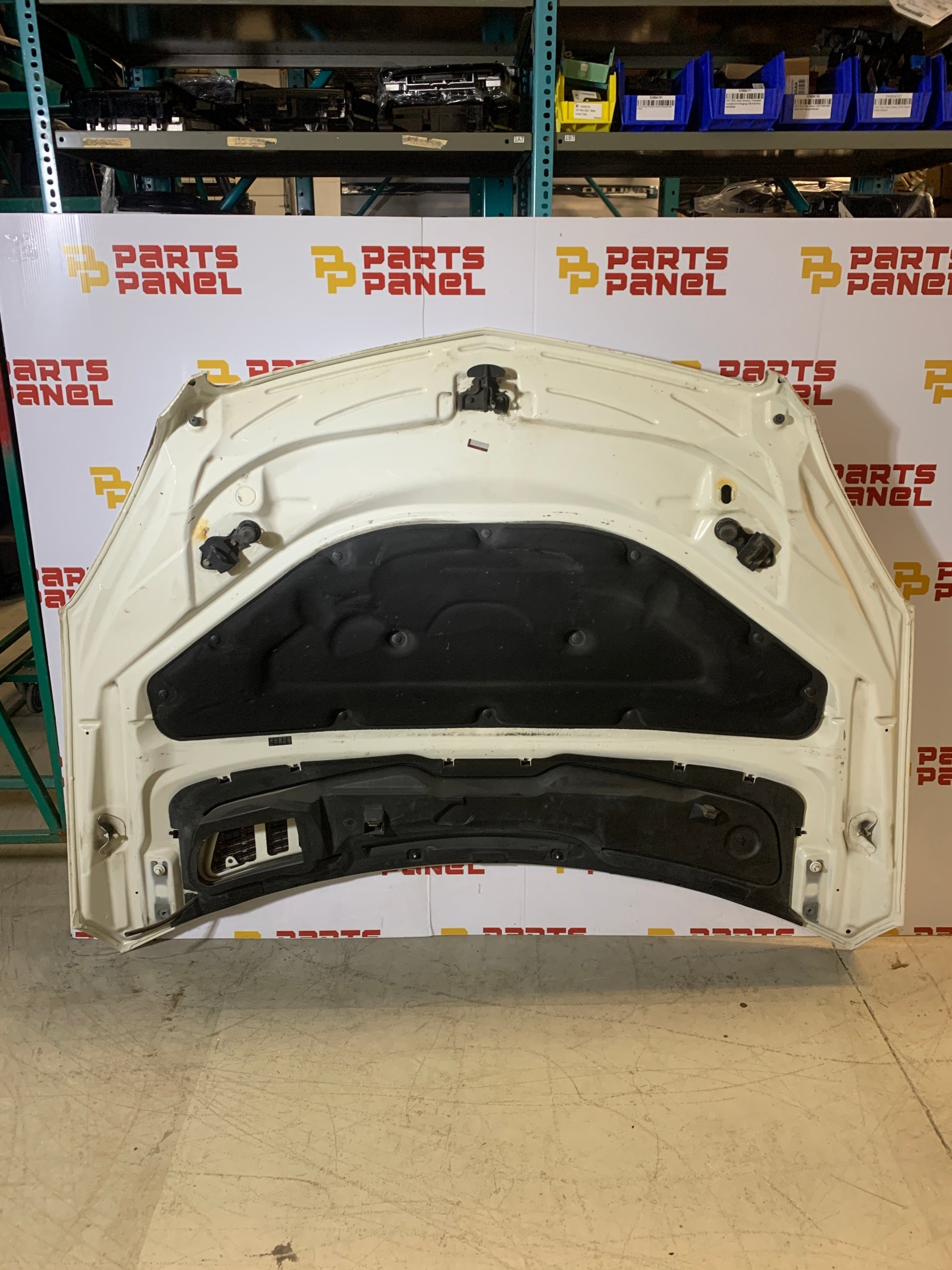 2006 - 2012 MERCEDES R CLASS R350 WHITE OEM USED HOOD WITH VENT