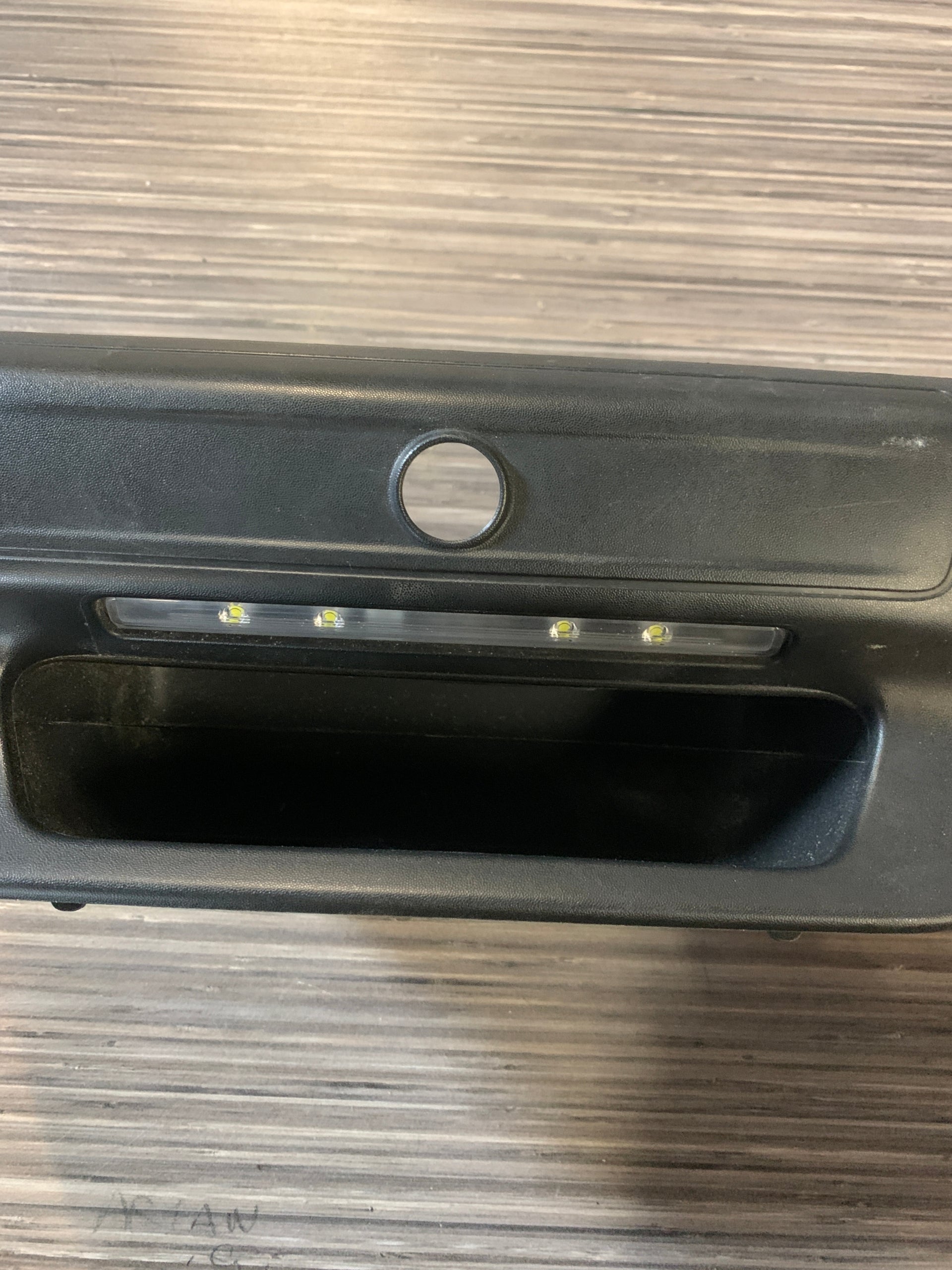 2019 - 2024 RAM 1500 / 2500 / 3500 NEW STYLE ELECTRIC TAILGATE / LIFTGATE HANDLE WITH CAMERA HOLE WITH LED LIGHT 68510256AA