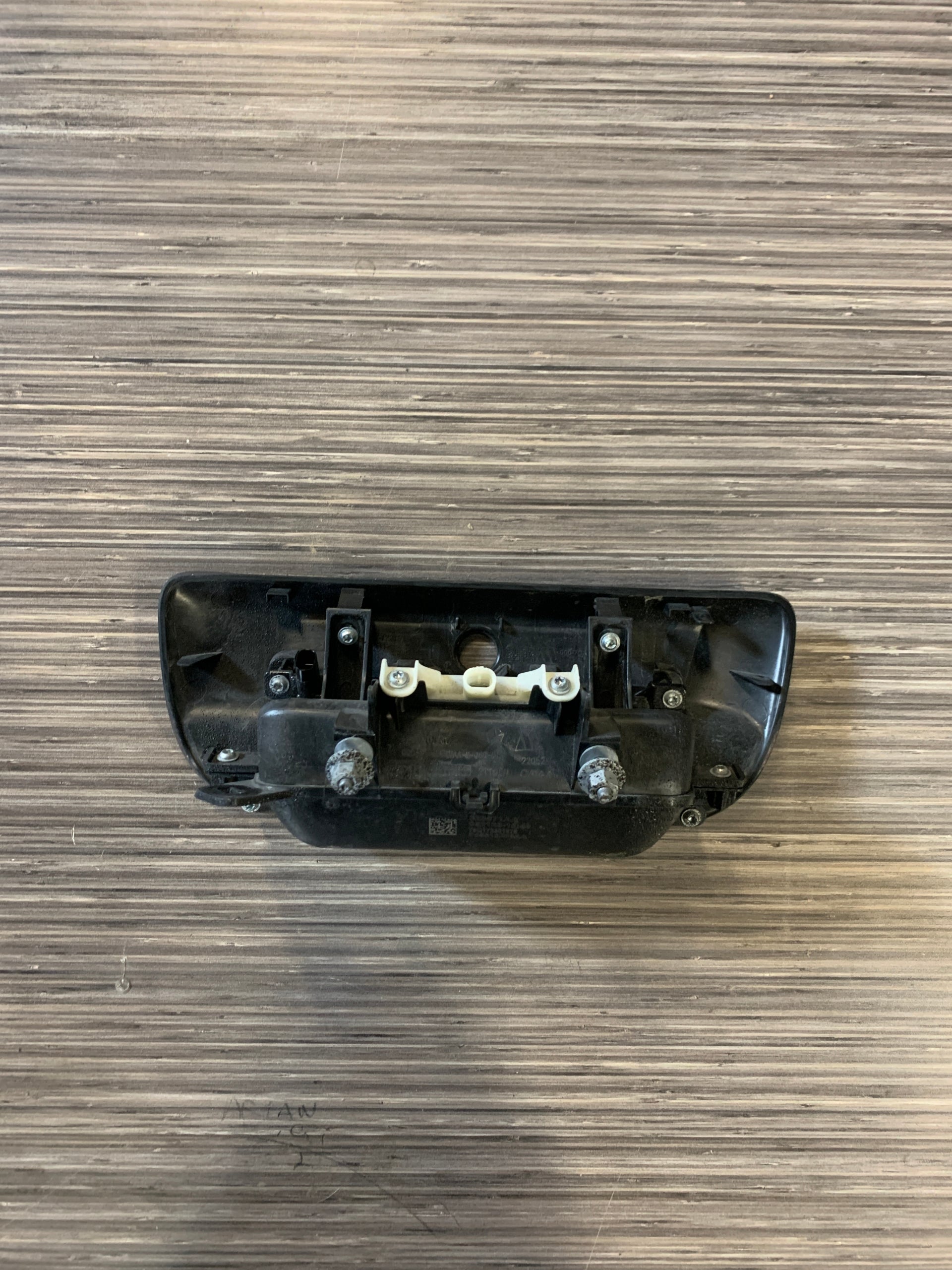 2019 - 2024 RAM 1500 / 2500 / 3500 NEW STYLE ELECTRIC TAILGATE / LIFTGATE HANDLE WITH CAMERA HOLE WITH LED LIGHT 68510256AA