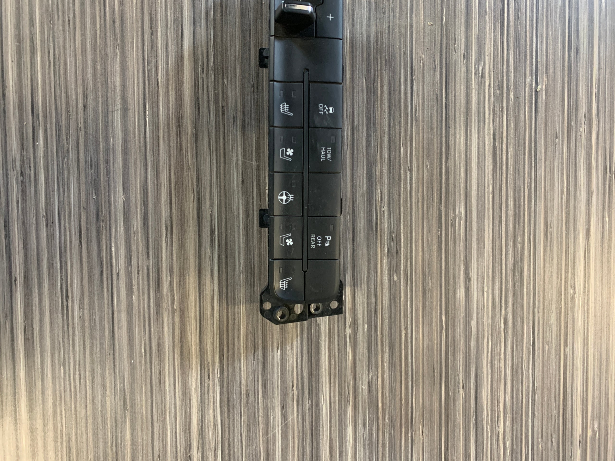 2015 - 2020 RAM 1500 / 1500 CLASSIC INTERRUPTOR DEL PANEL DE INSTRUMENTOS 68247630AA