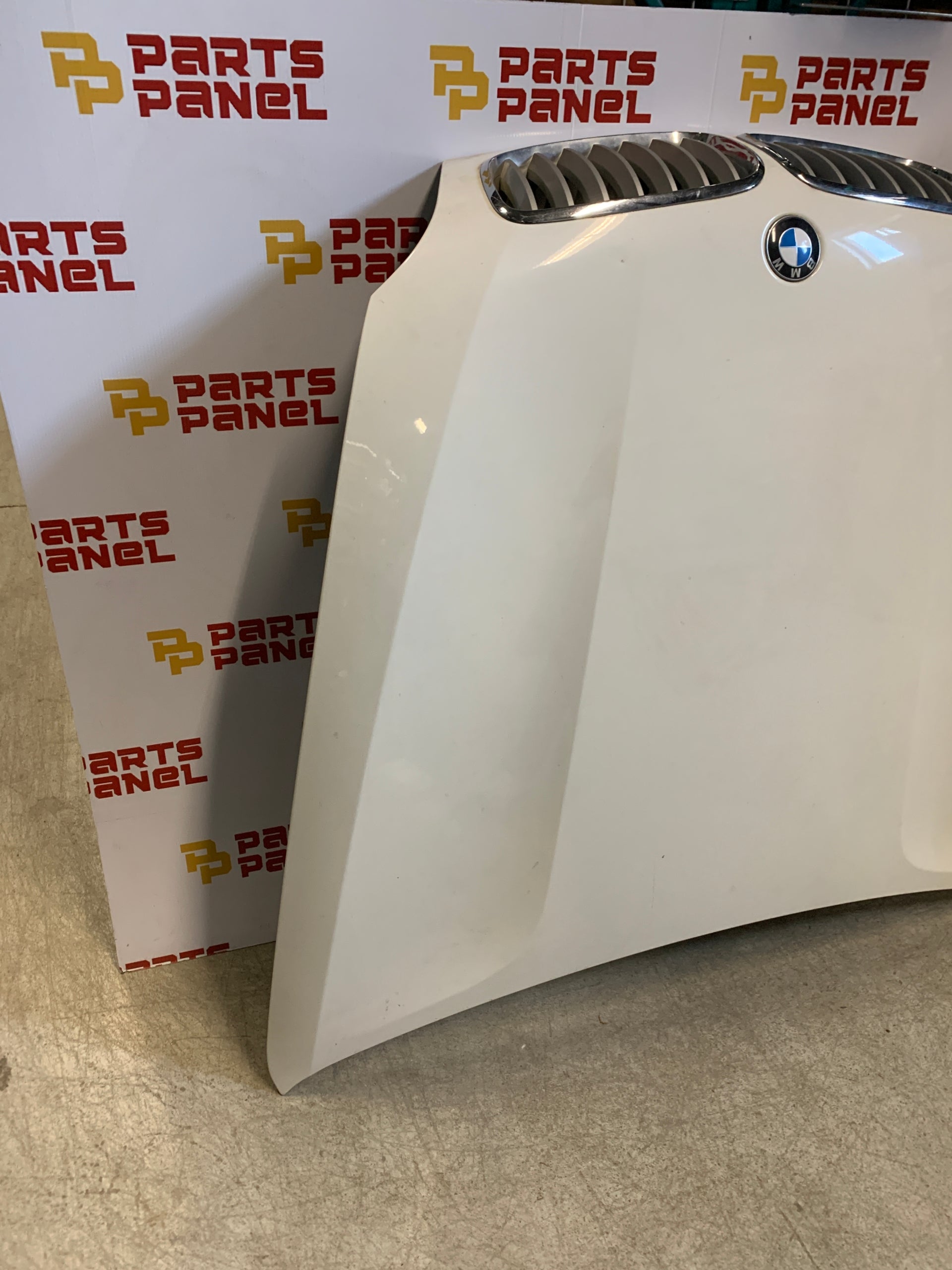 2007 - 2013 BMW X5 WHITE COLOR OEM HOOD