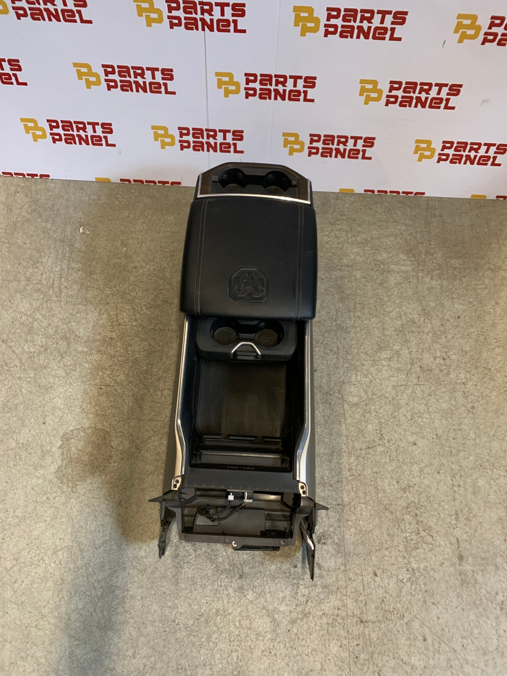 2019 - 2024 CONSOLA CENTRAL DE PISO OEM RAM 2500 3500 NUEVO ESTILO