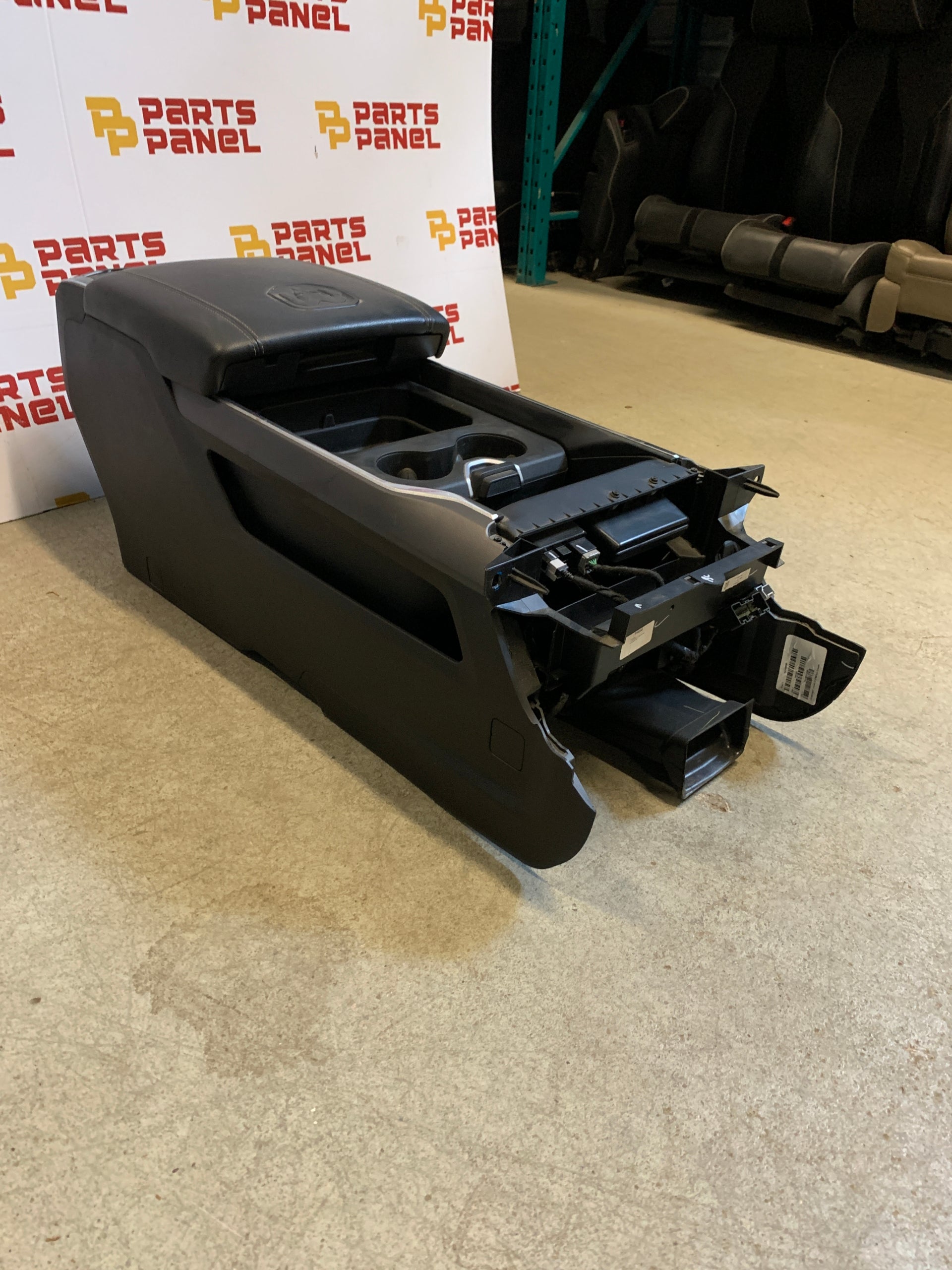 2019 - 2024 CONSOLA CENTRAL DE PISO DE ESTILO NUEVO RAM 2500 3500 OEM