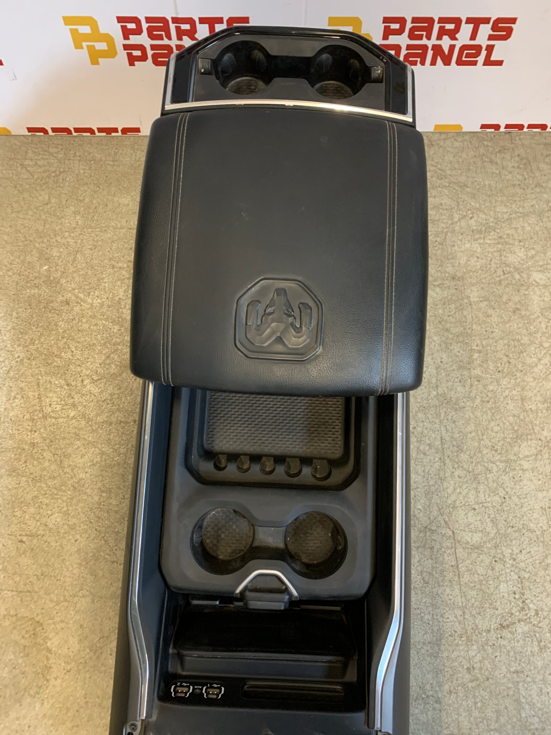 2019 - 2024 CONSOLA CENTRAL DE PISO DE ESTILO NUEVO RAM 2500 3500 OEM