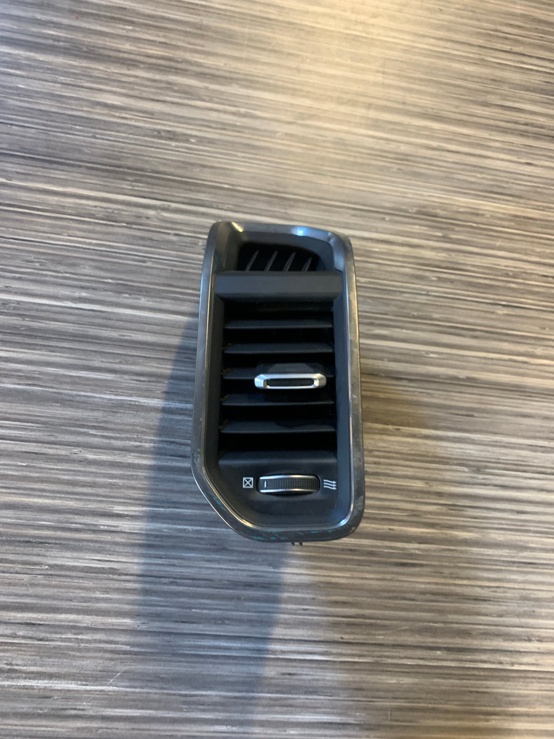 2019 - 2024 RAM 1500 / 2500 / 3500 PASSENGER SIDE DASH OUTER AIR VENT OEM 6BK662X7AD