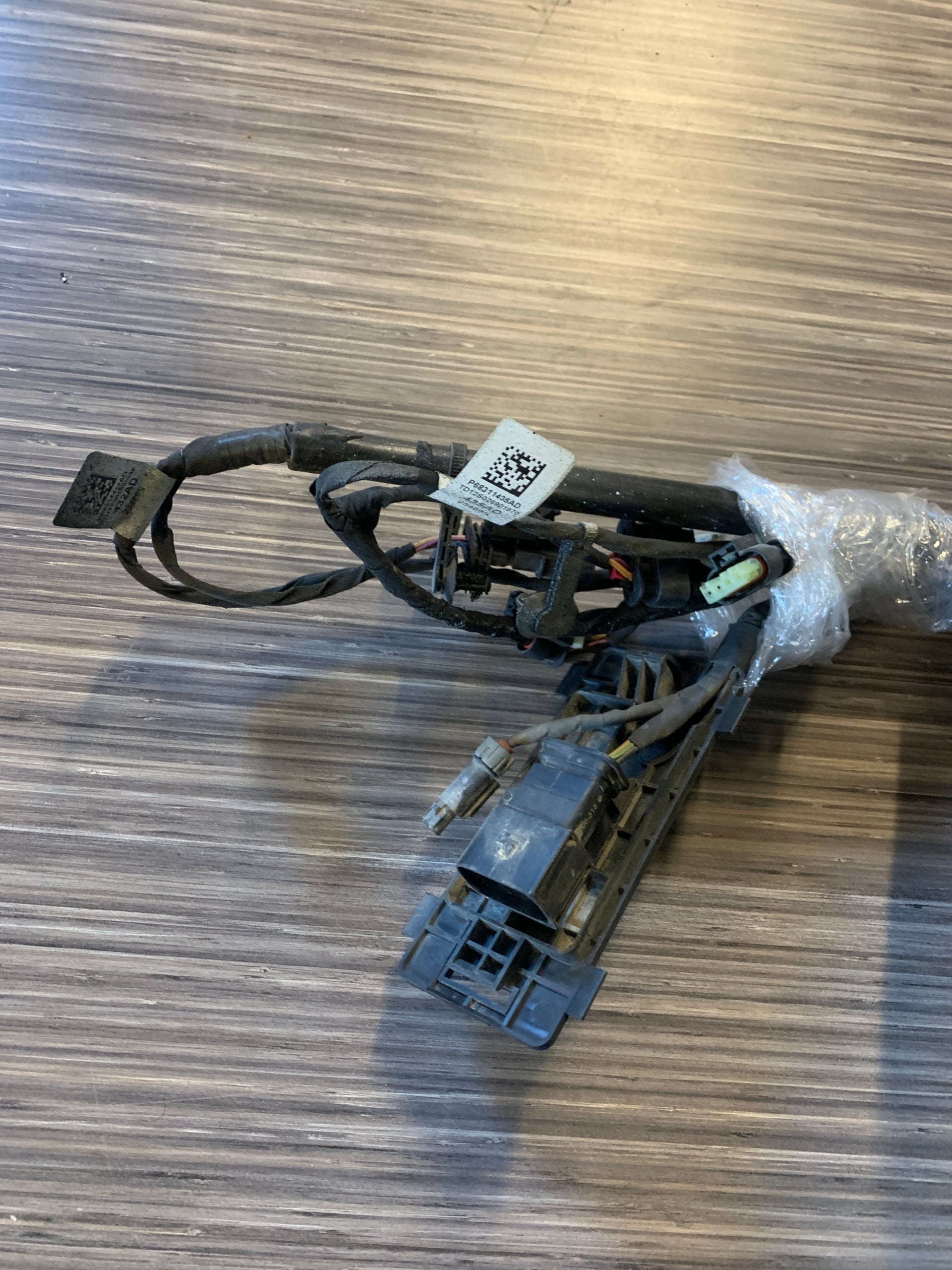 2019 - 2023 MOPAR RAM 1500 NEW STYLE TAILGATE WIRING HARNESS WITH CAMERA PLUG OEM 68311435AD