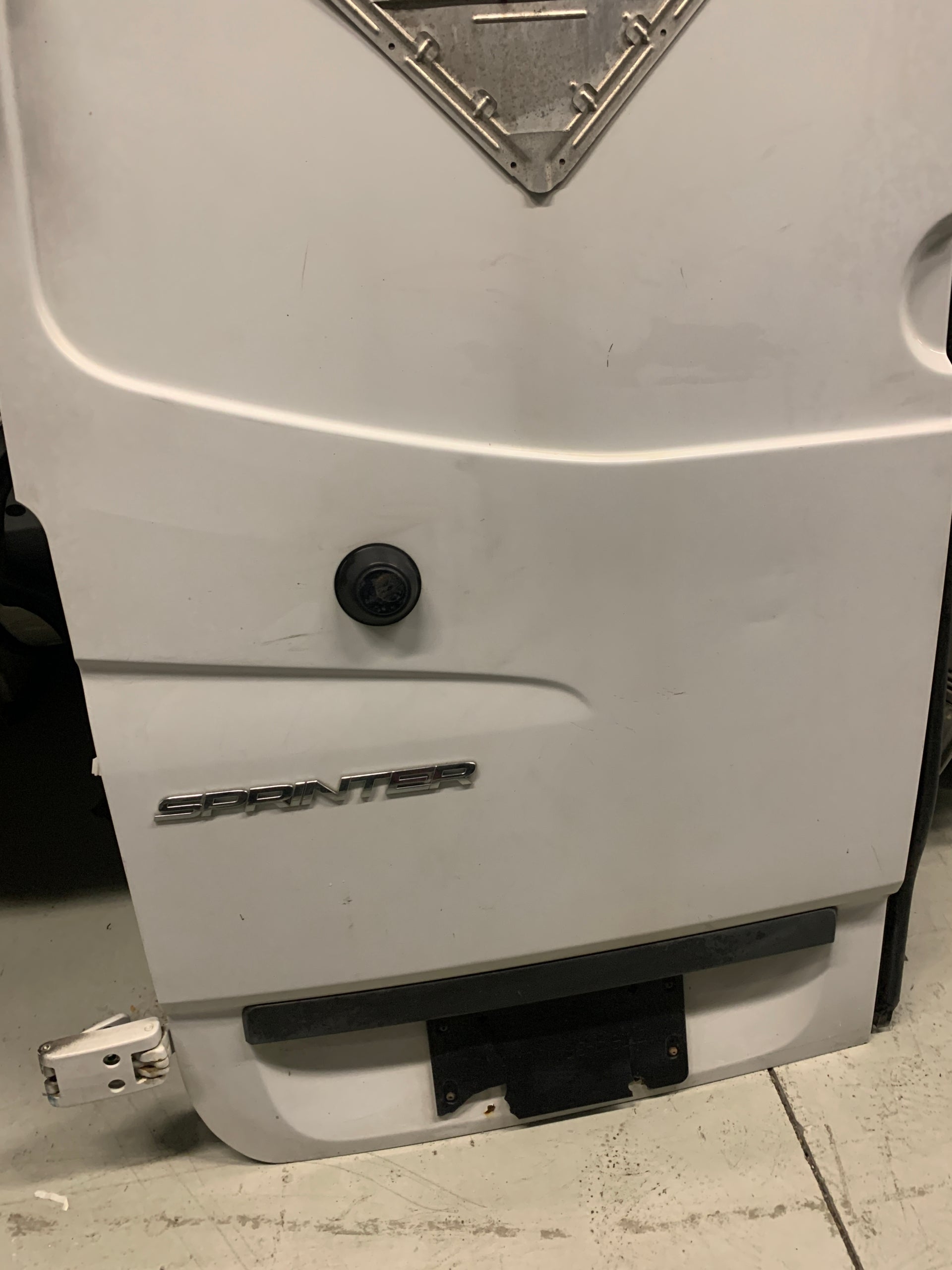 2010 - 2018 MERCEDES SPRINTER 2500 / 3500 DRIVER SIDE LEFT REAR DOOR WHITE