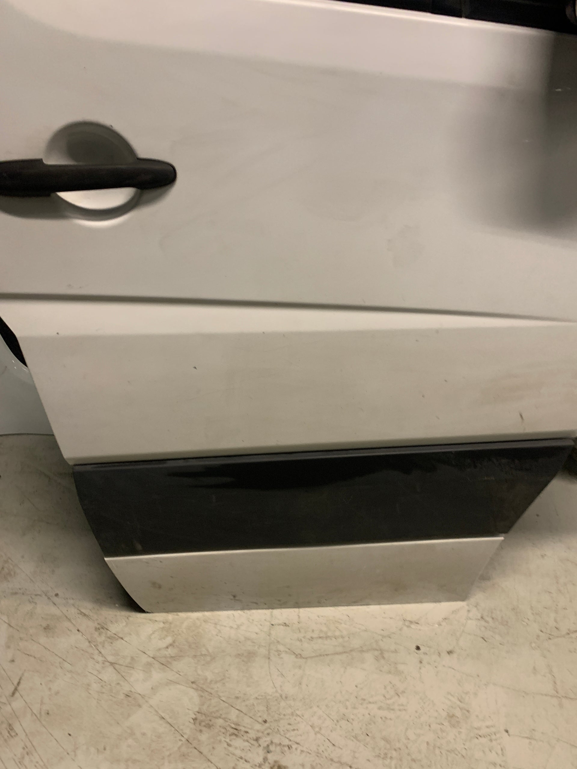 2006 - 2018 MERCEDES SPRINTER 1500 / 2500 / 3500 PASSENGER SIDE RH FRONT DOOR WHITE 