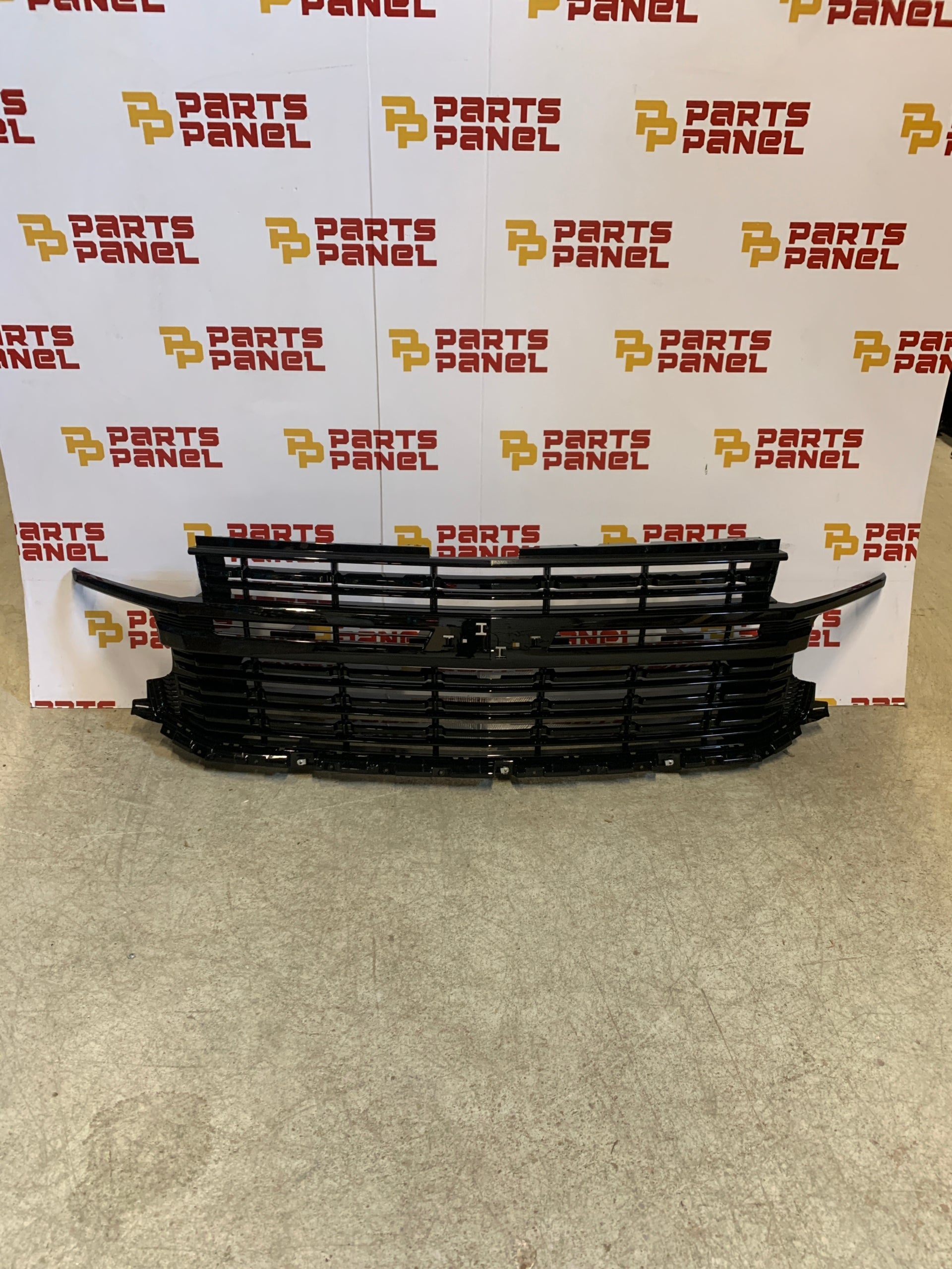 2021 - 2023 CHEVY TAHOE / SUBURBAN FRONT GRILLE ASSEMBLY GM1200771 84913564