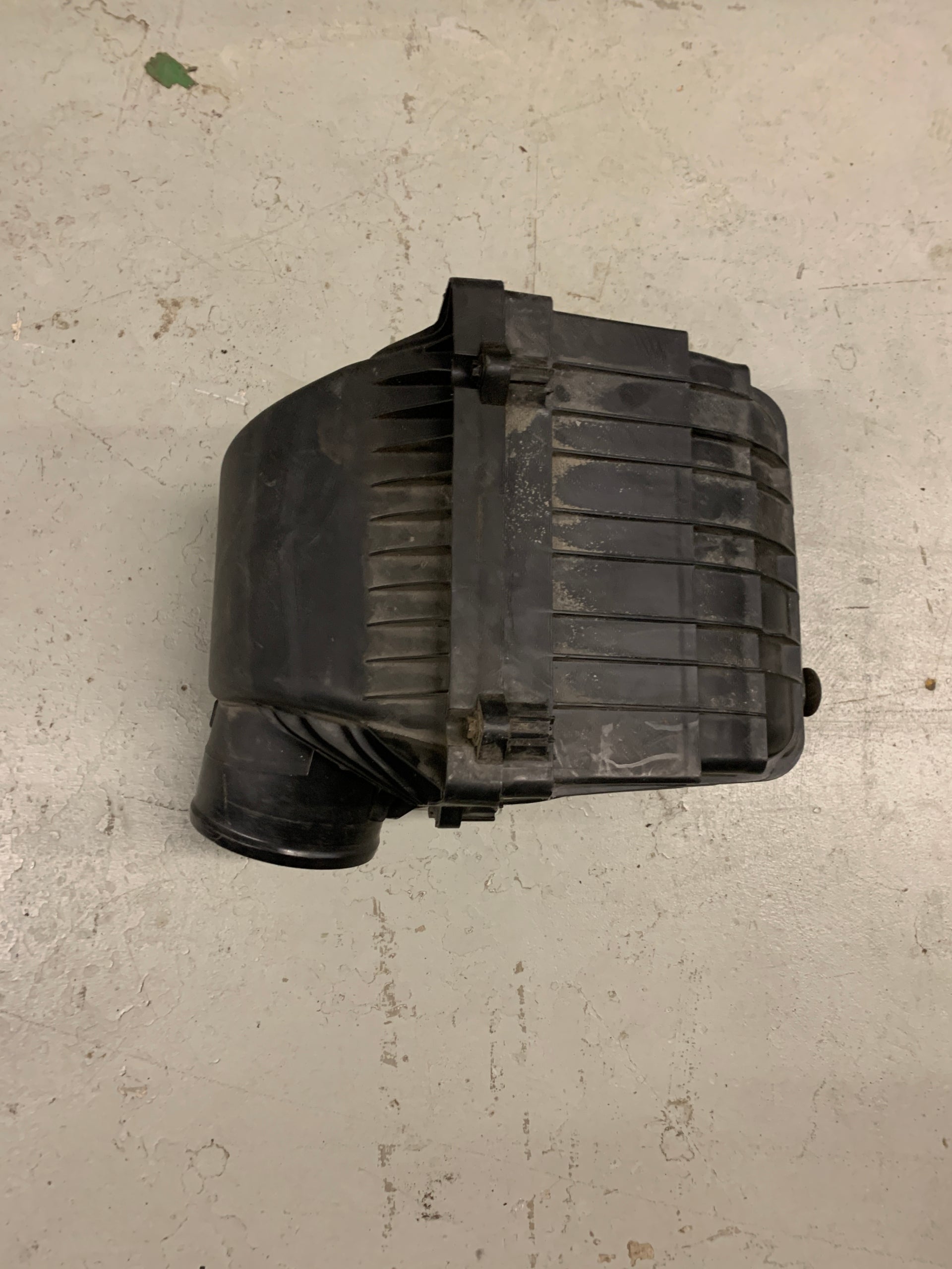 2019 - 2024 RAM 2500 / 3500 AIR INTAKE CLEANER FILTER BOX HOUSING OEM 68321026AC